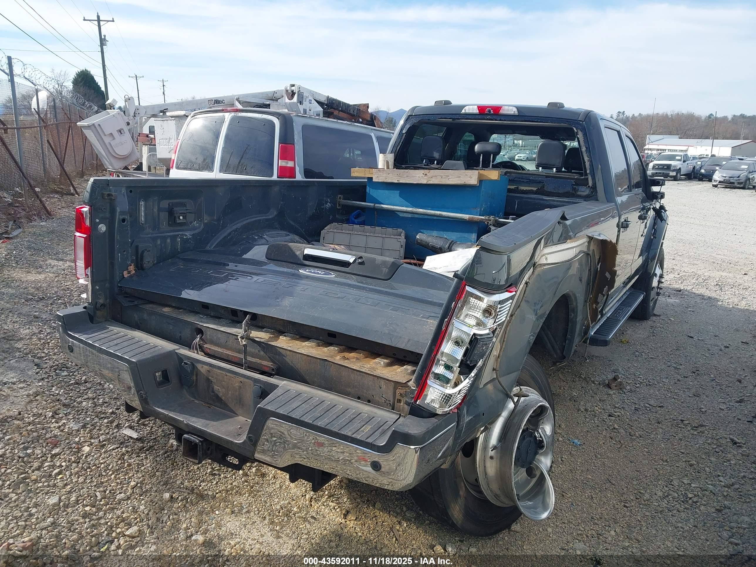 FORD F-450 image 4