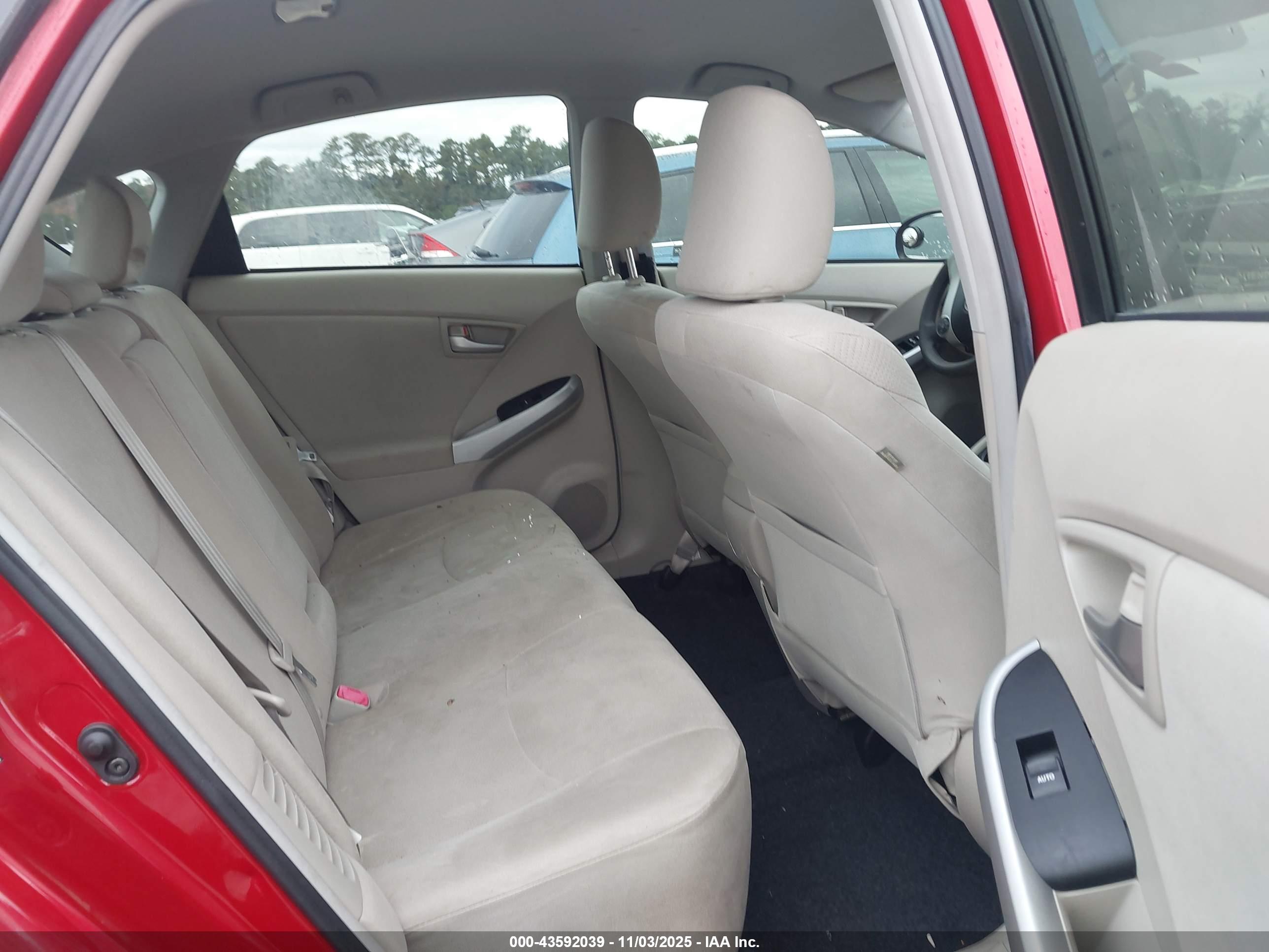 TOYOTA PRIUS image 8