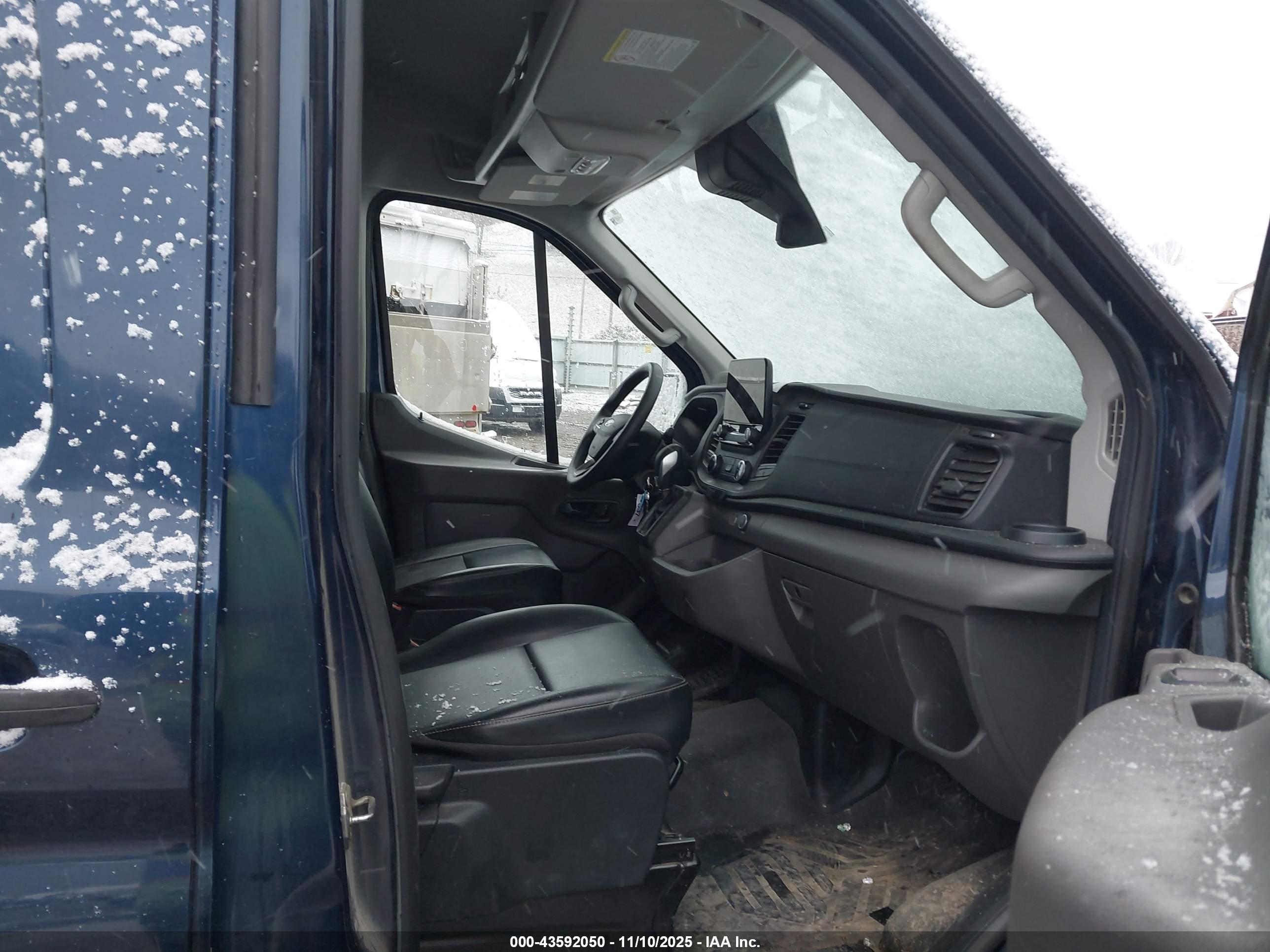 FORD TRANSIT-250 image 5