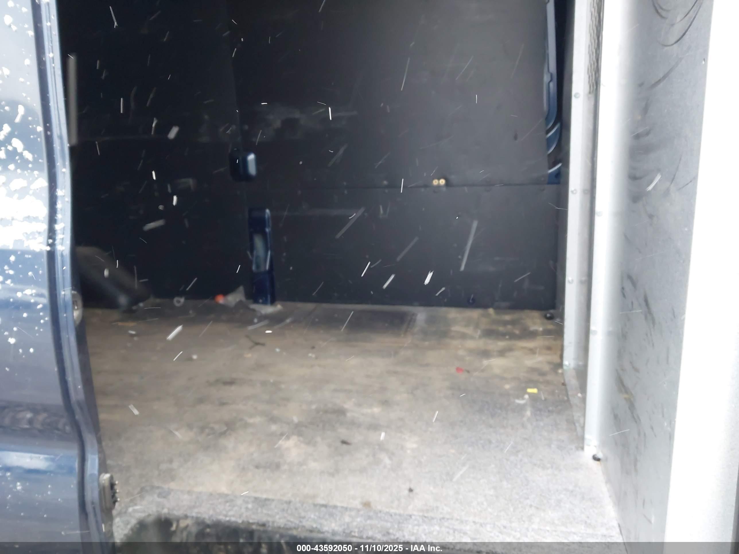 FORD TRANSIT-250 image 8