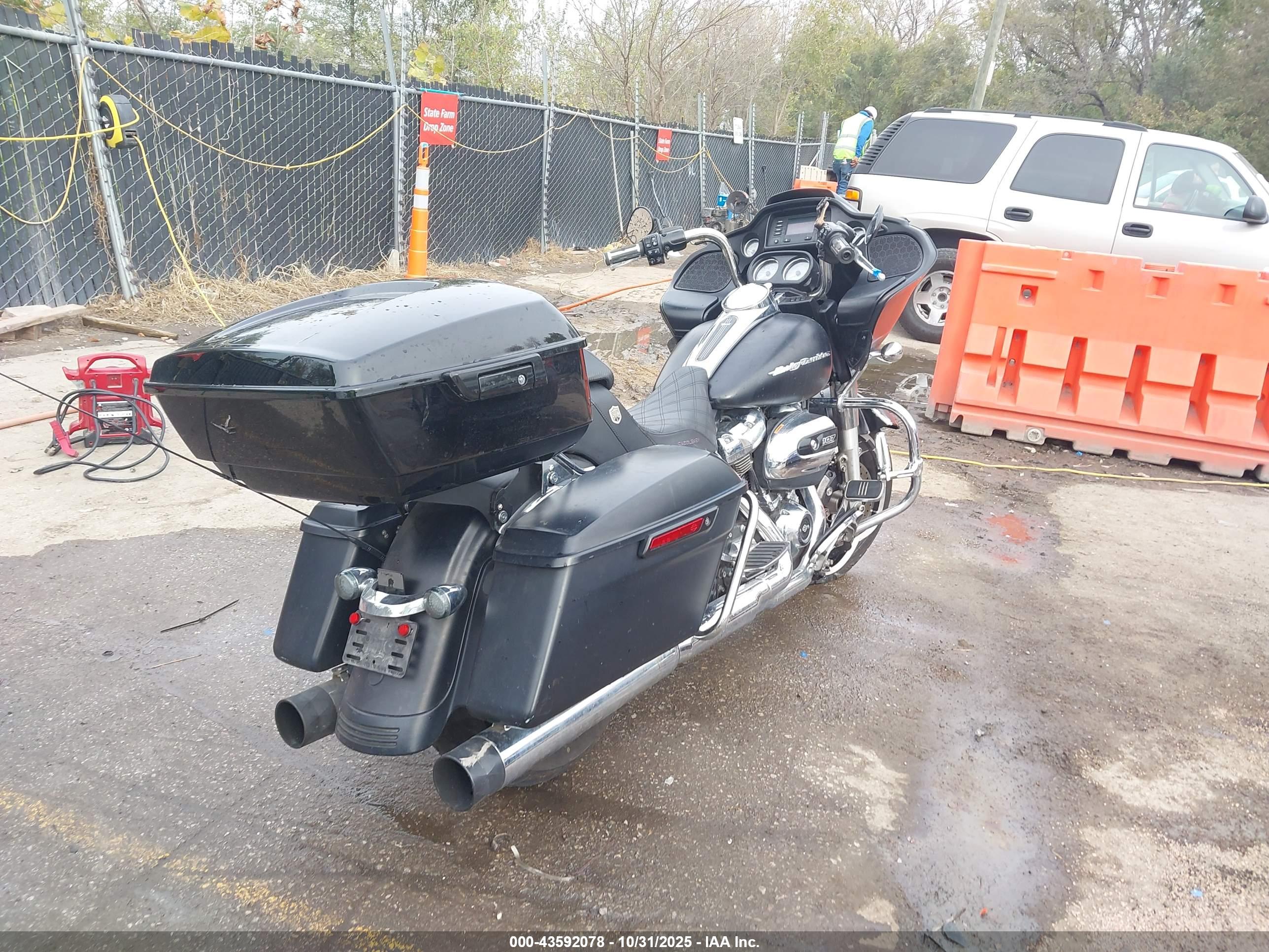 HARLEY-DAVIDSON FLTRX image 4