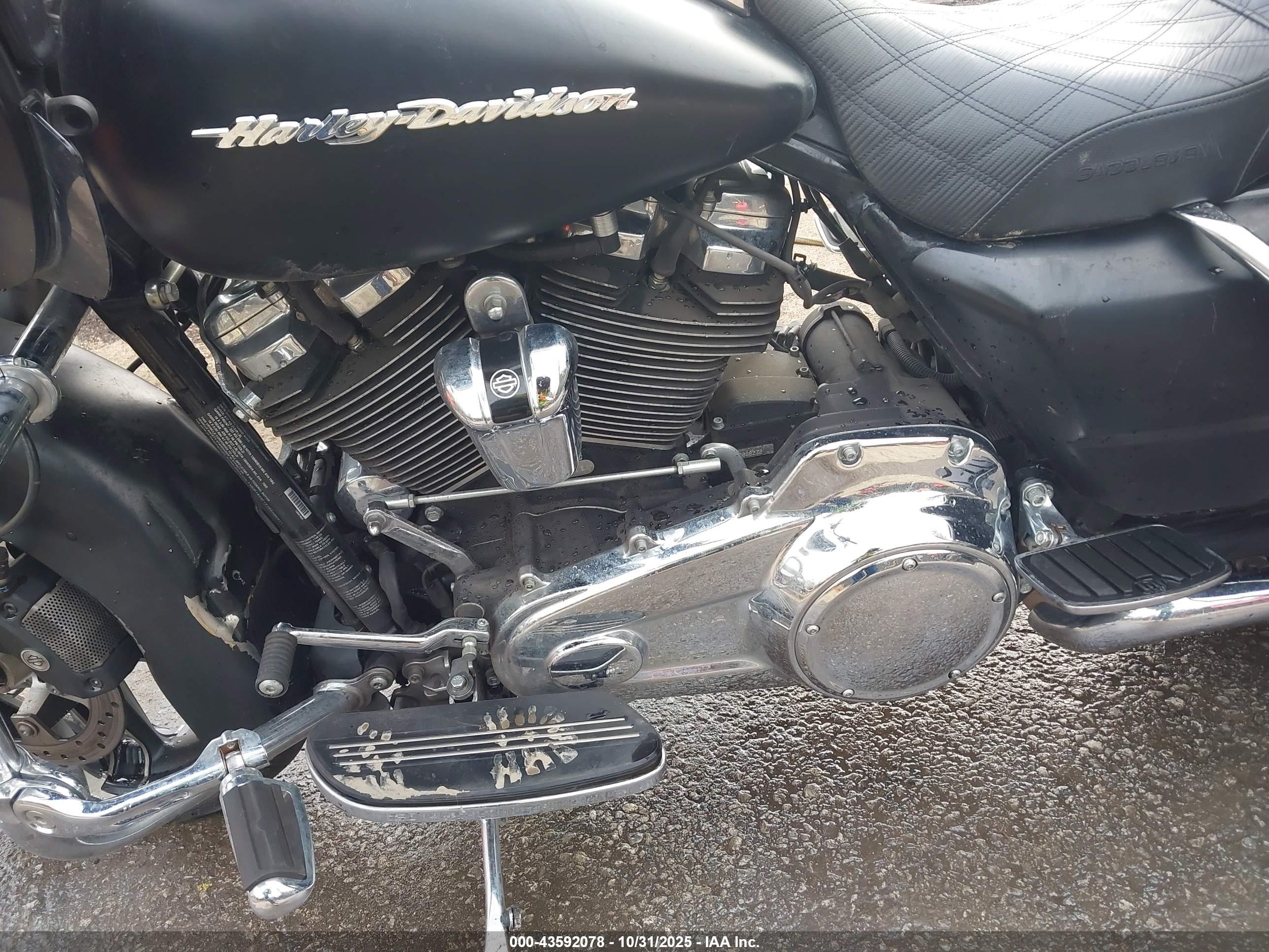 HARLEY-DAVIDSON FLTRX image 9