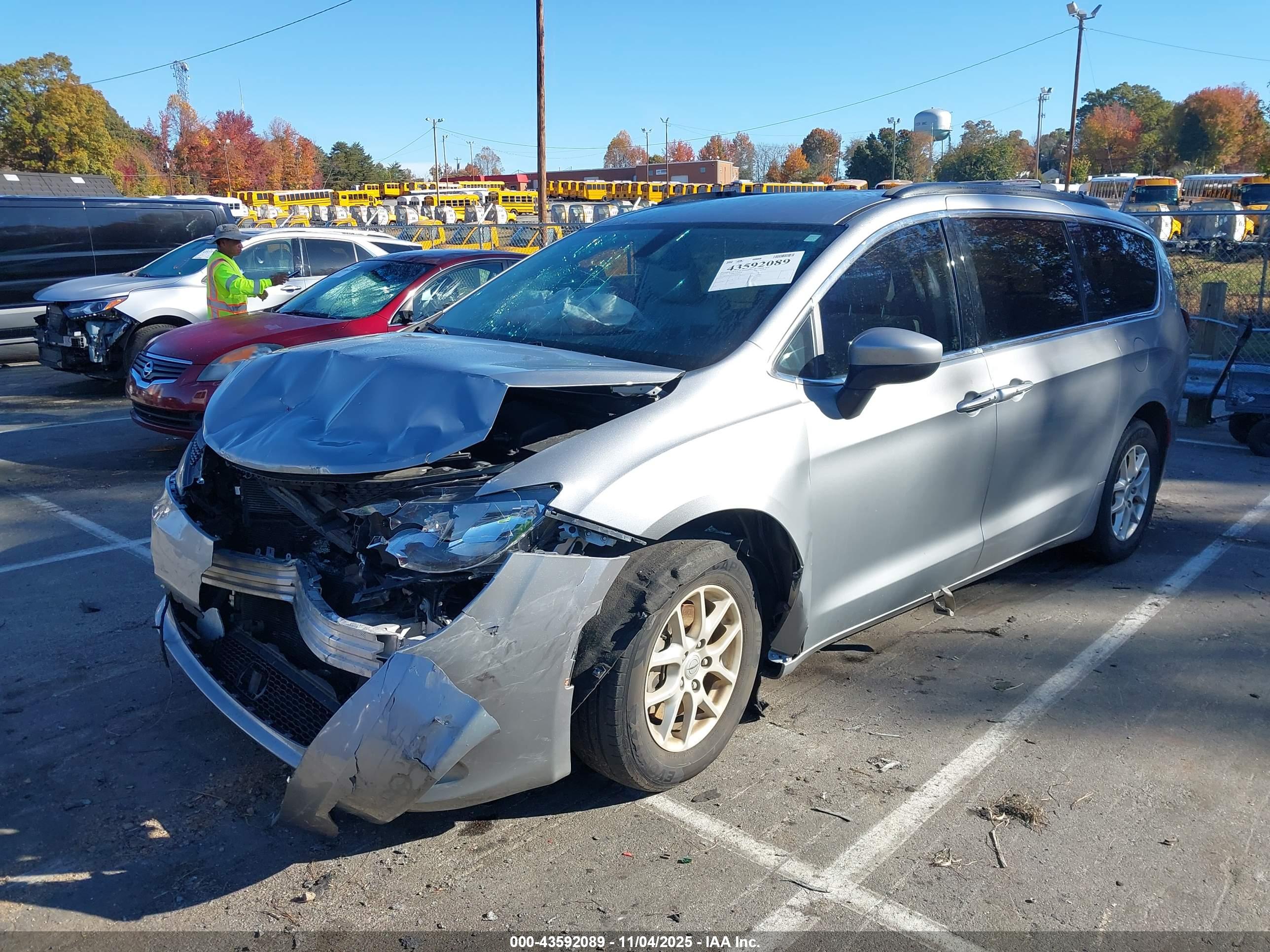 CHRYSLER VOYAGER image 2