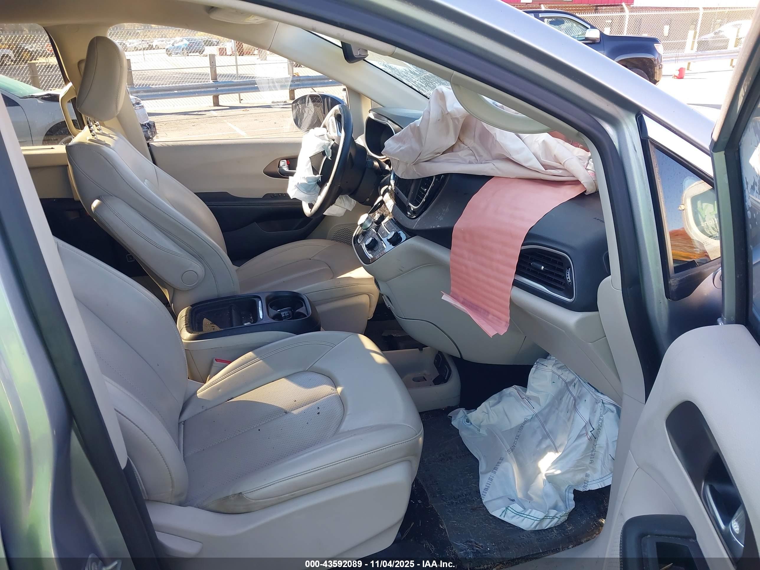 CHRYSLER VOYAGER image 5