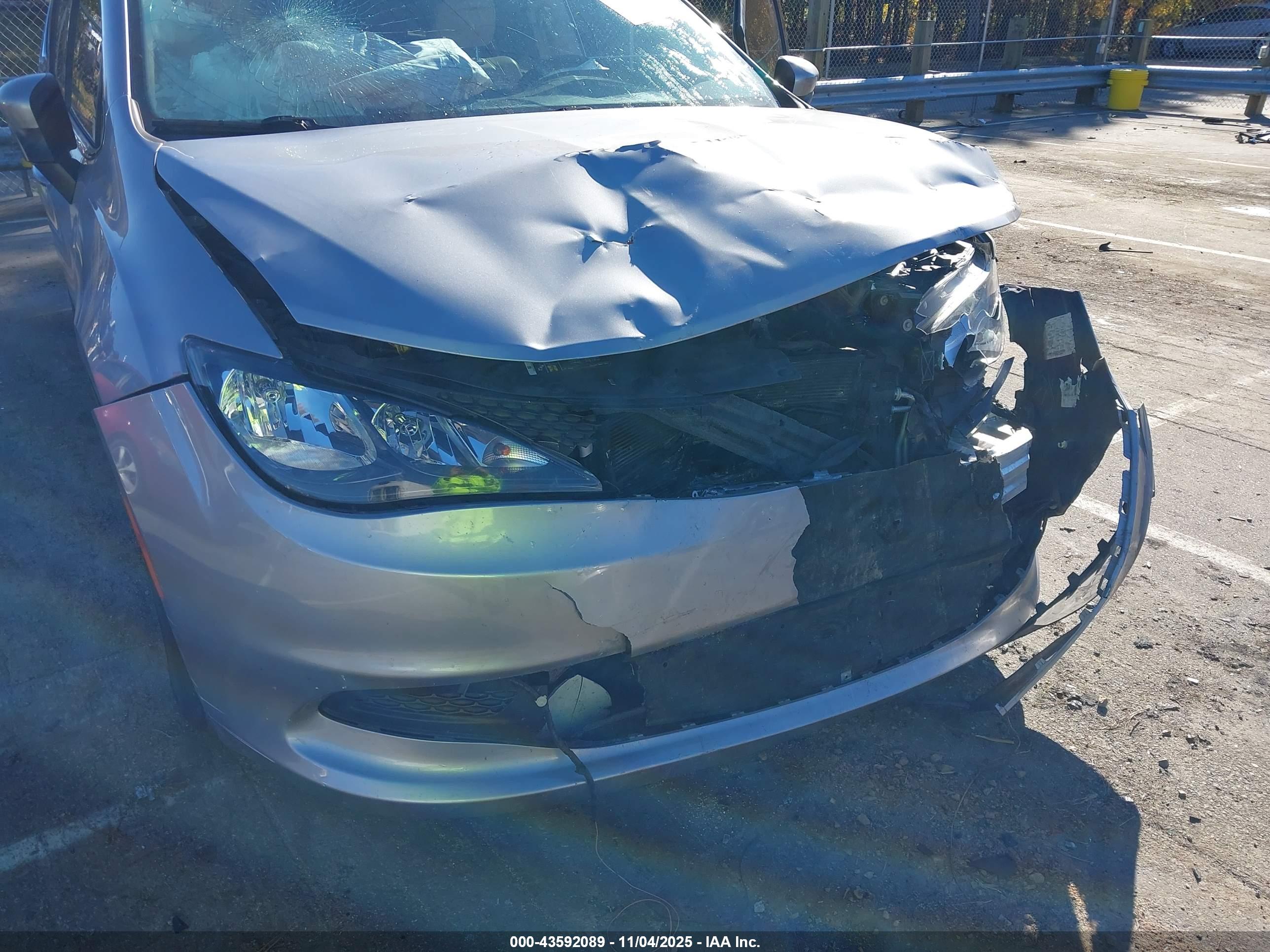 CHRYSLER VOYAGER image 6