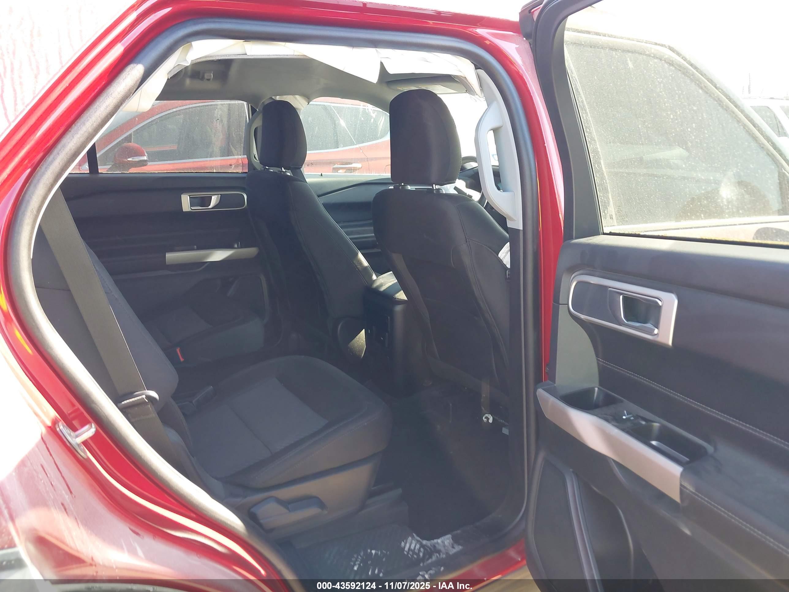 FORD EXPLORER image 8