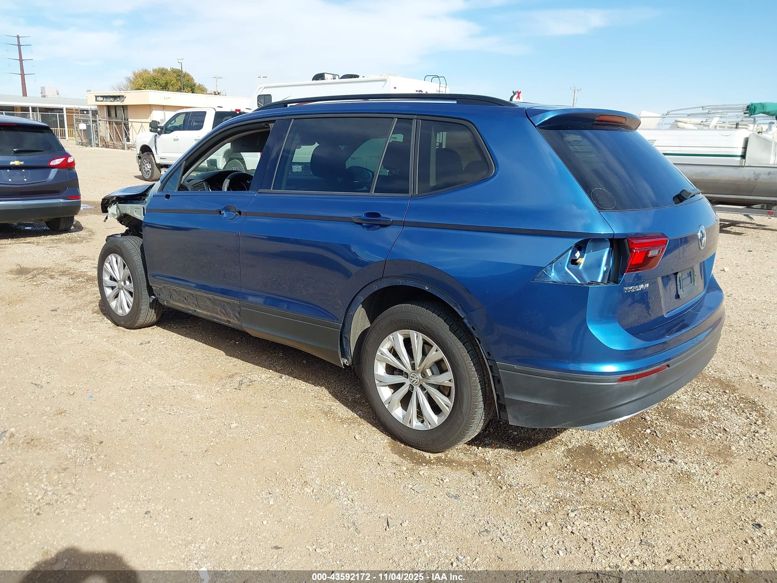 VOLKSWAGEN TIGUAN image 3