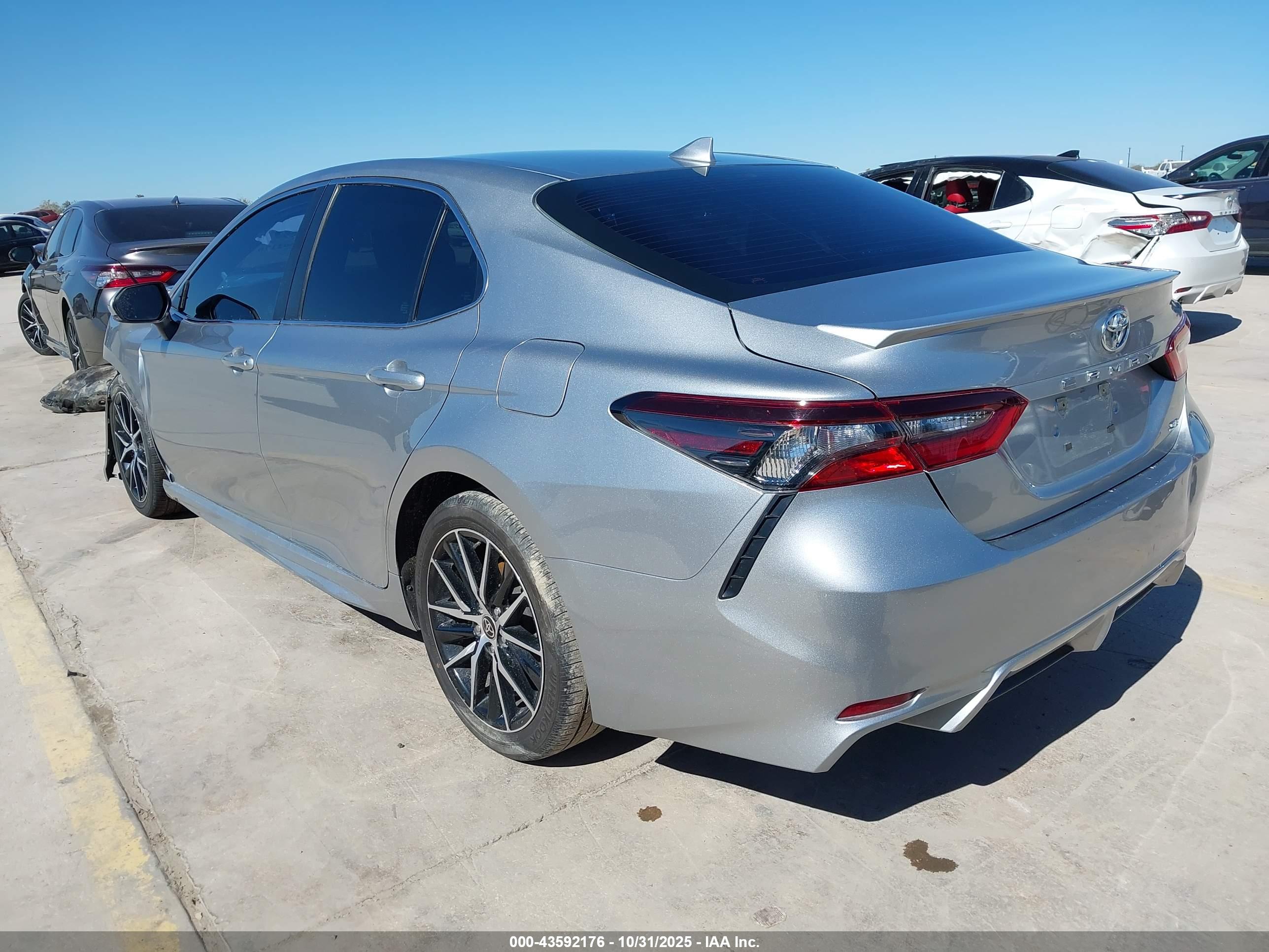 TOYOTA CAMRY image 3