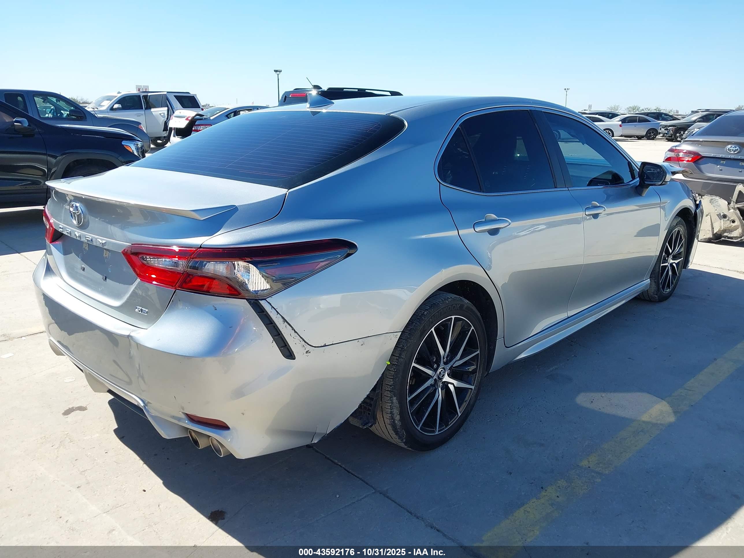 TOYOTA CAMRY image 4