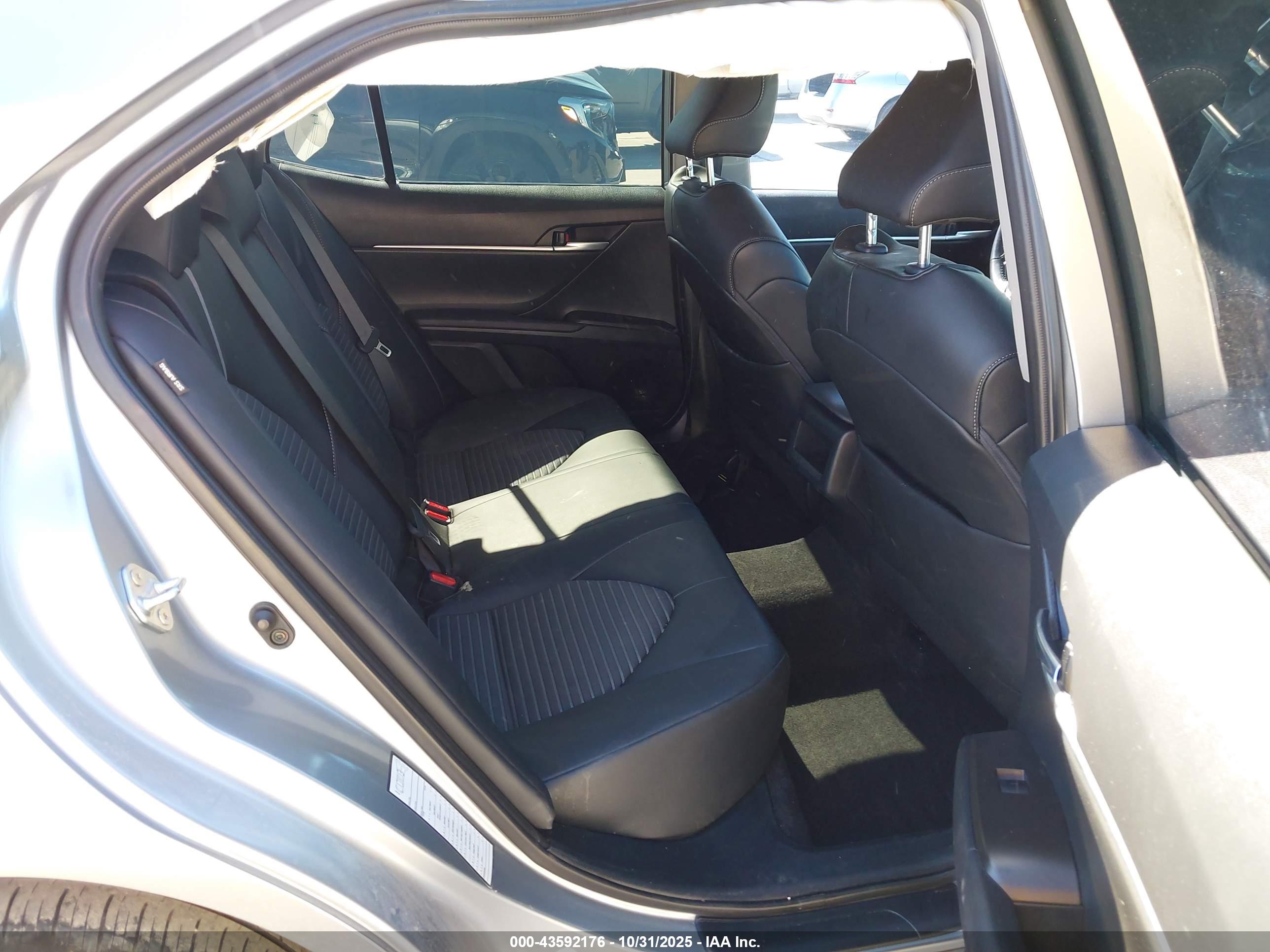 TOYOTA CAMRY image 8