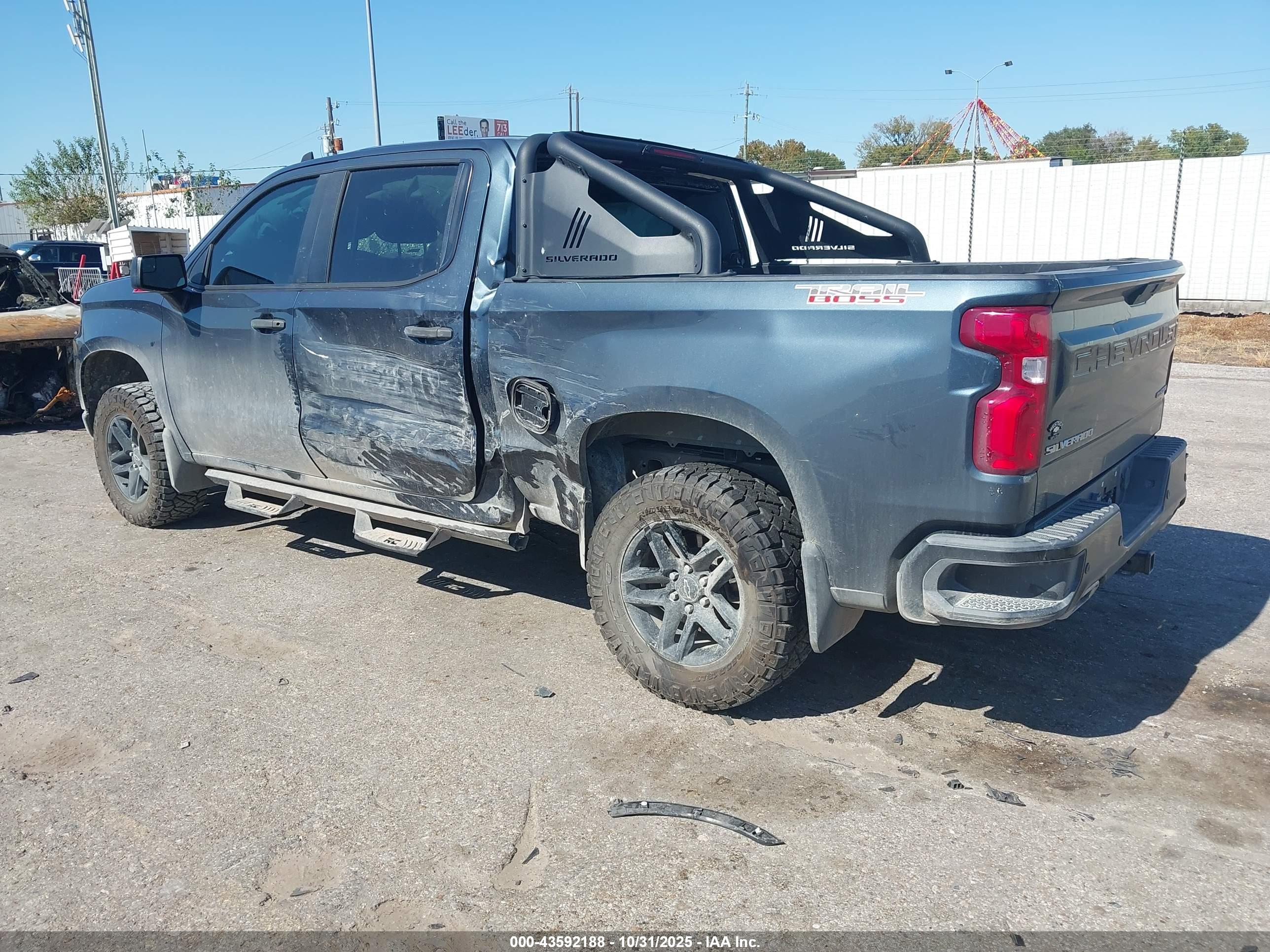 CHEVROLET SILVERADO image 3