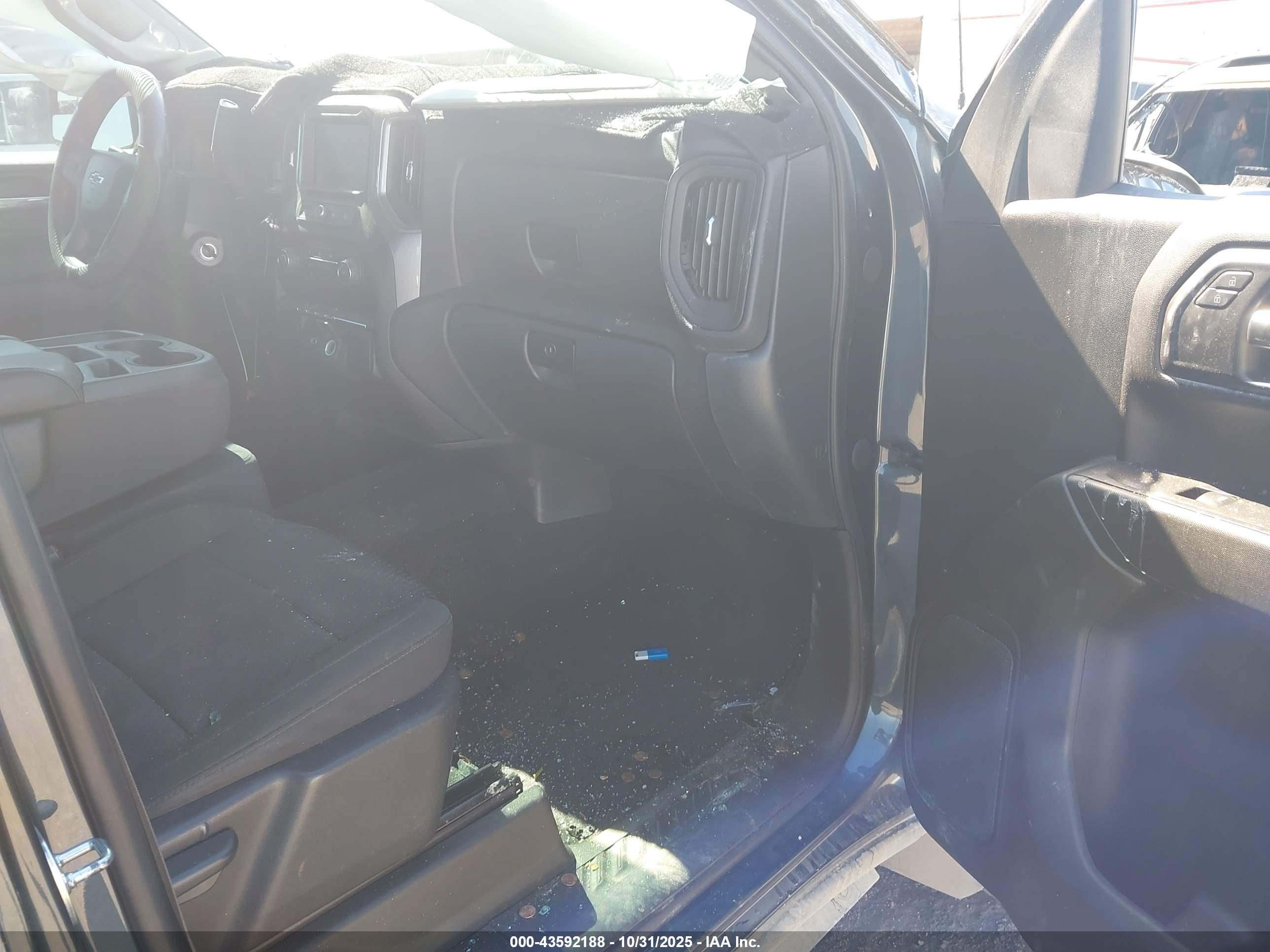 CHEVROLET SILVERADO image 5