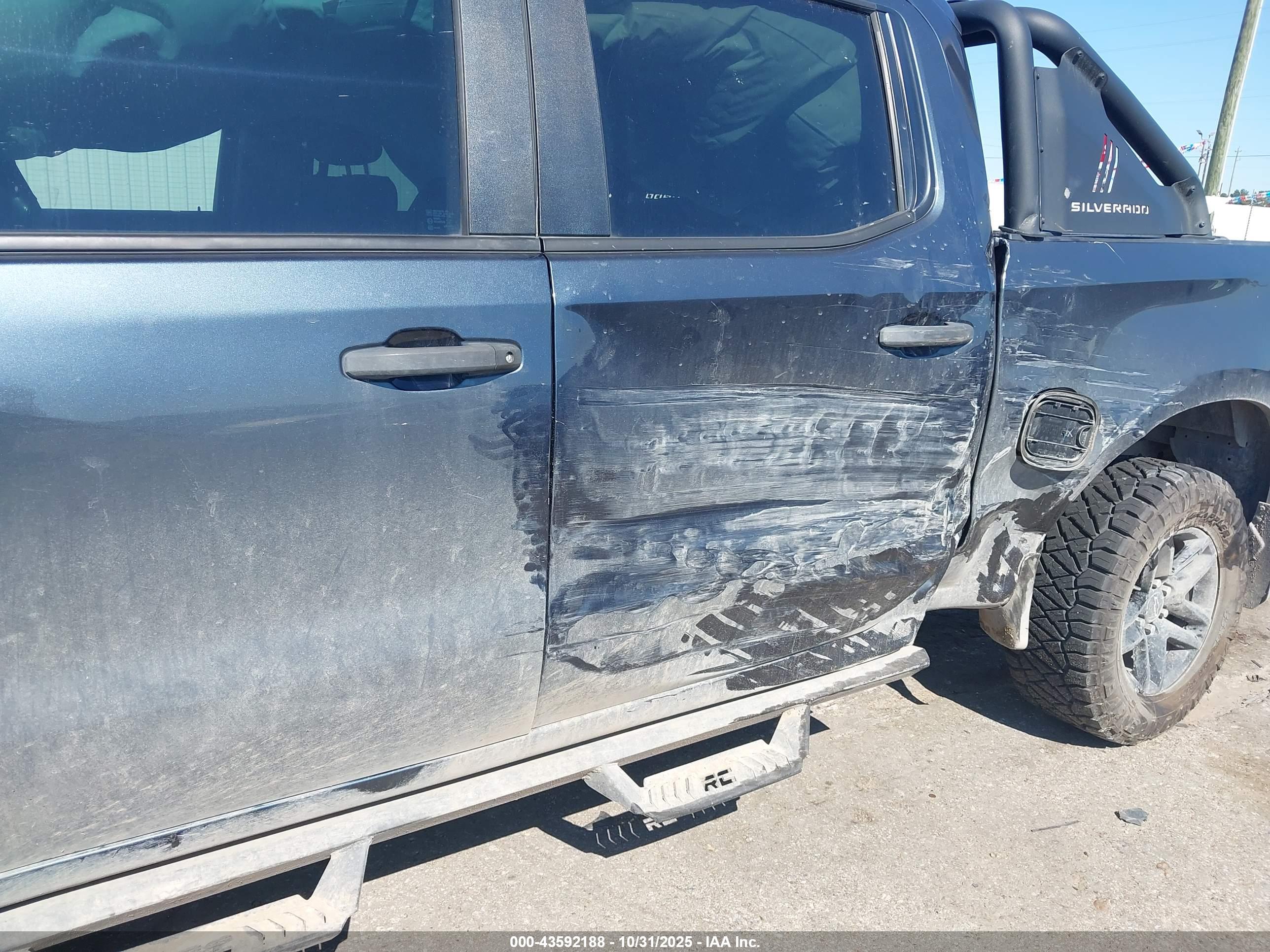 CHEVROLET SILVERADO image 6