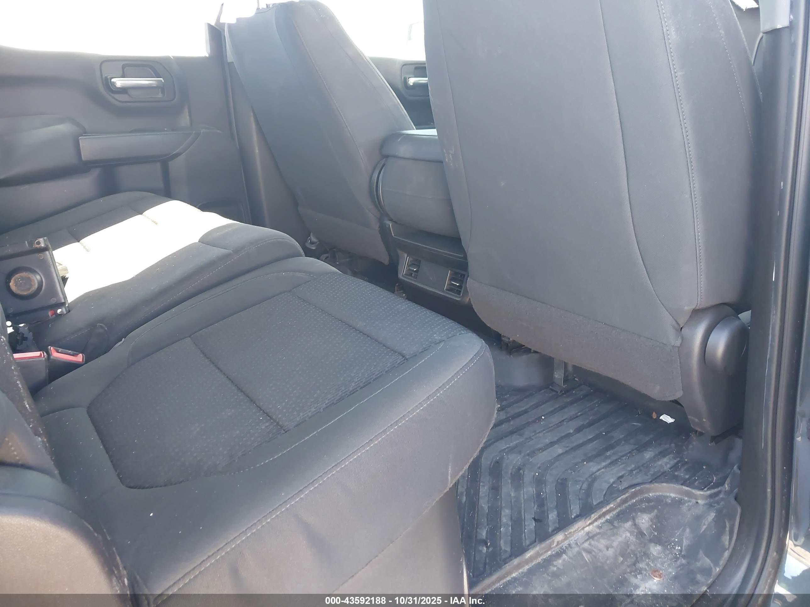 CHEVROLET SILVERADO image 8