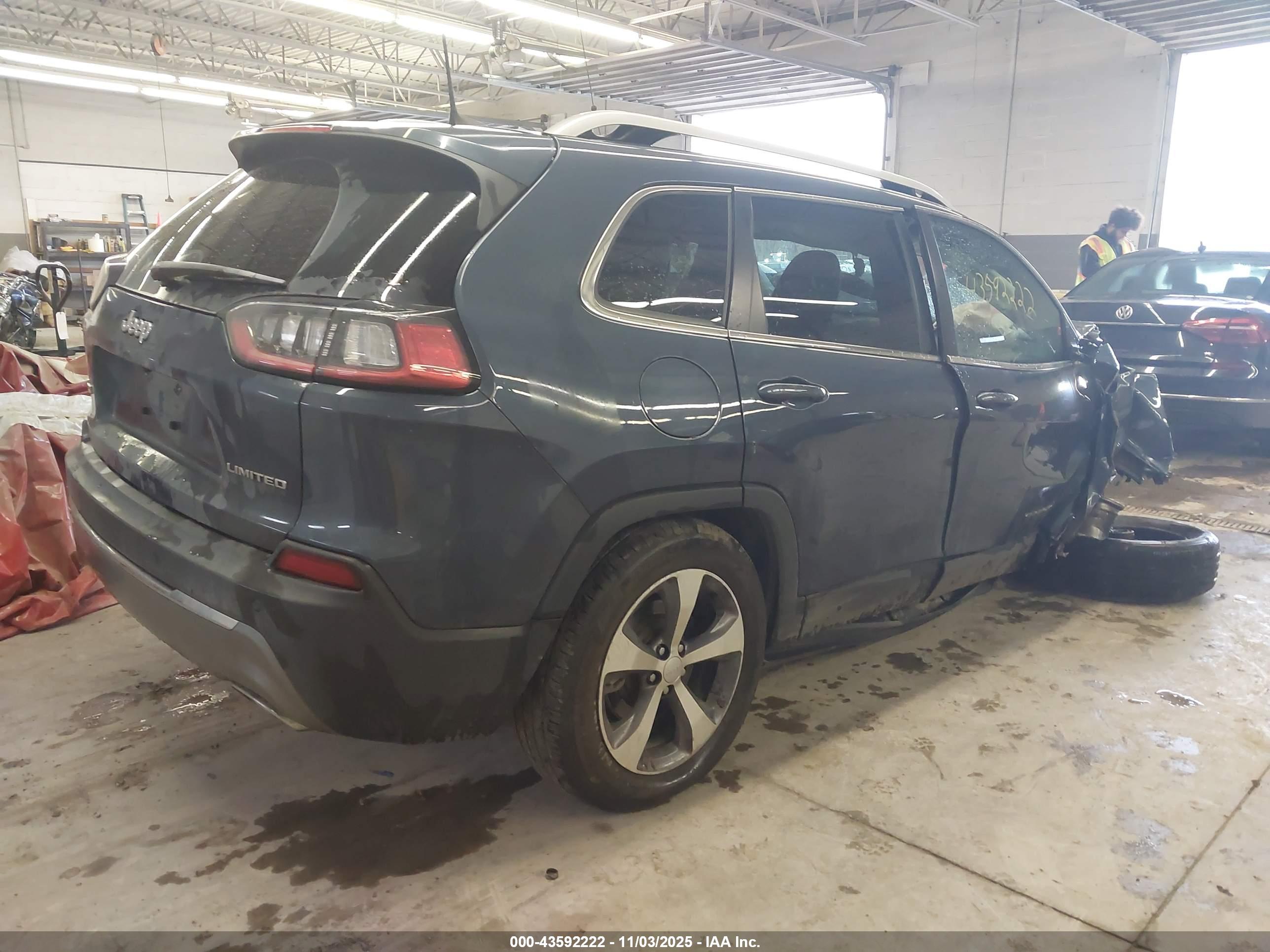 JEEP CHEROKEE image 4