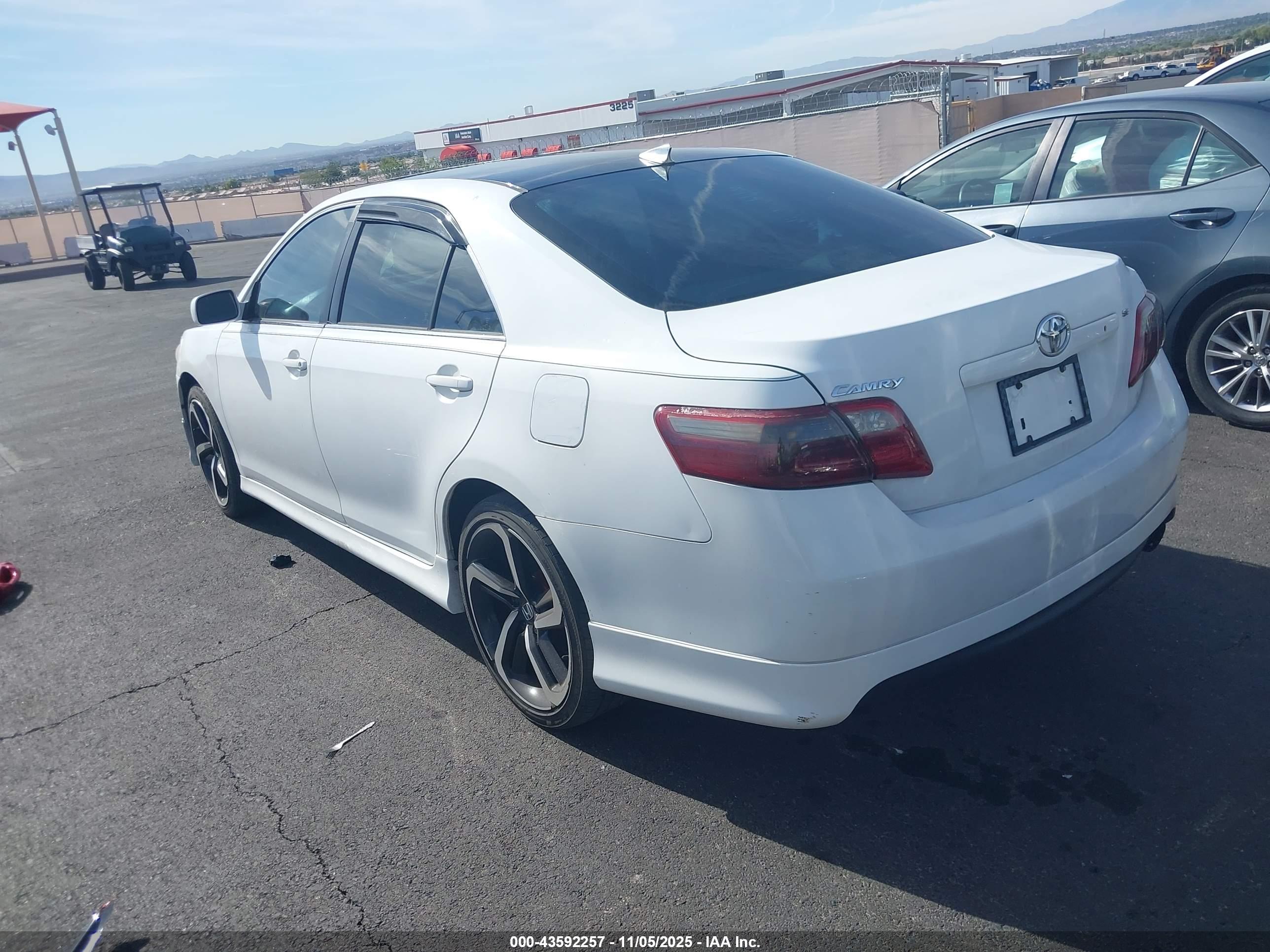 TOYOTA CAMRY image 3