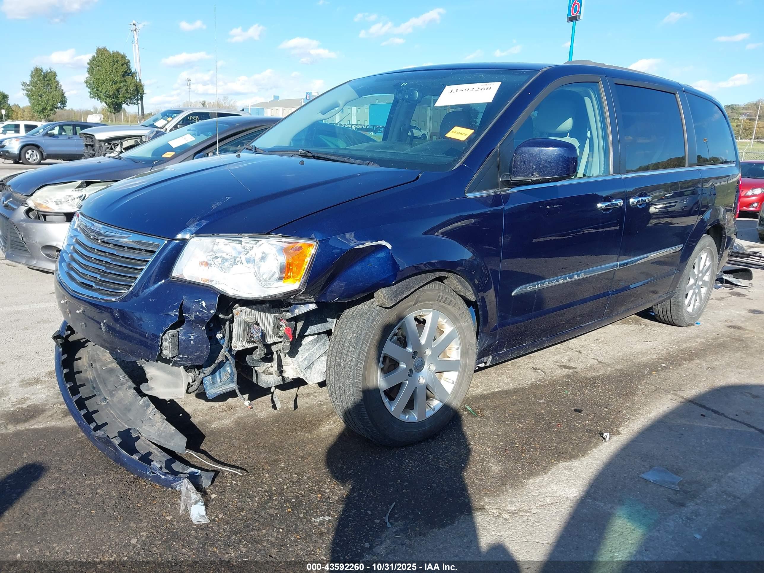 CHRYSLER TOWN image 2