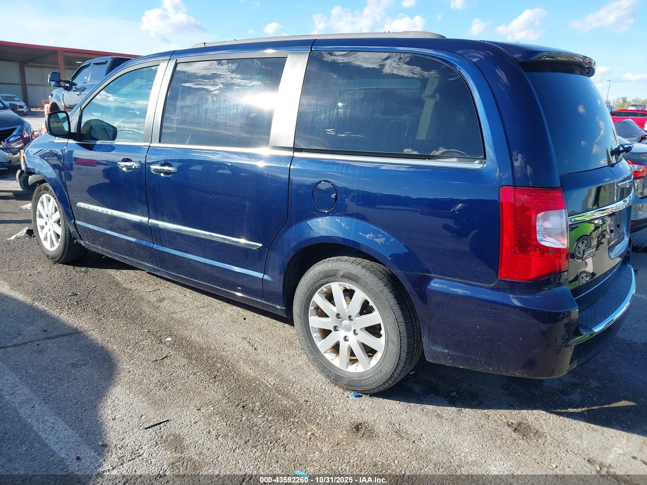 CHRYSLER TOWN image 3