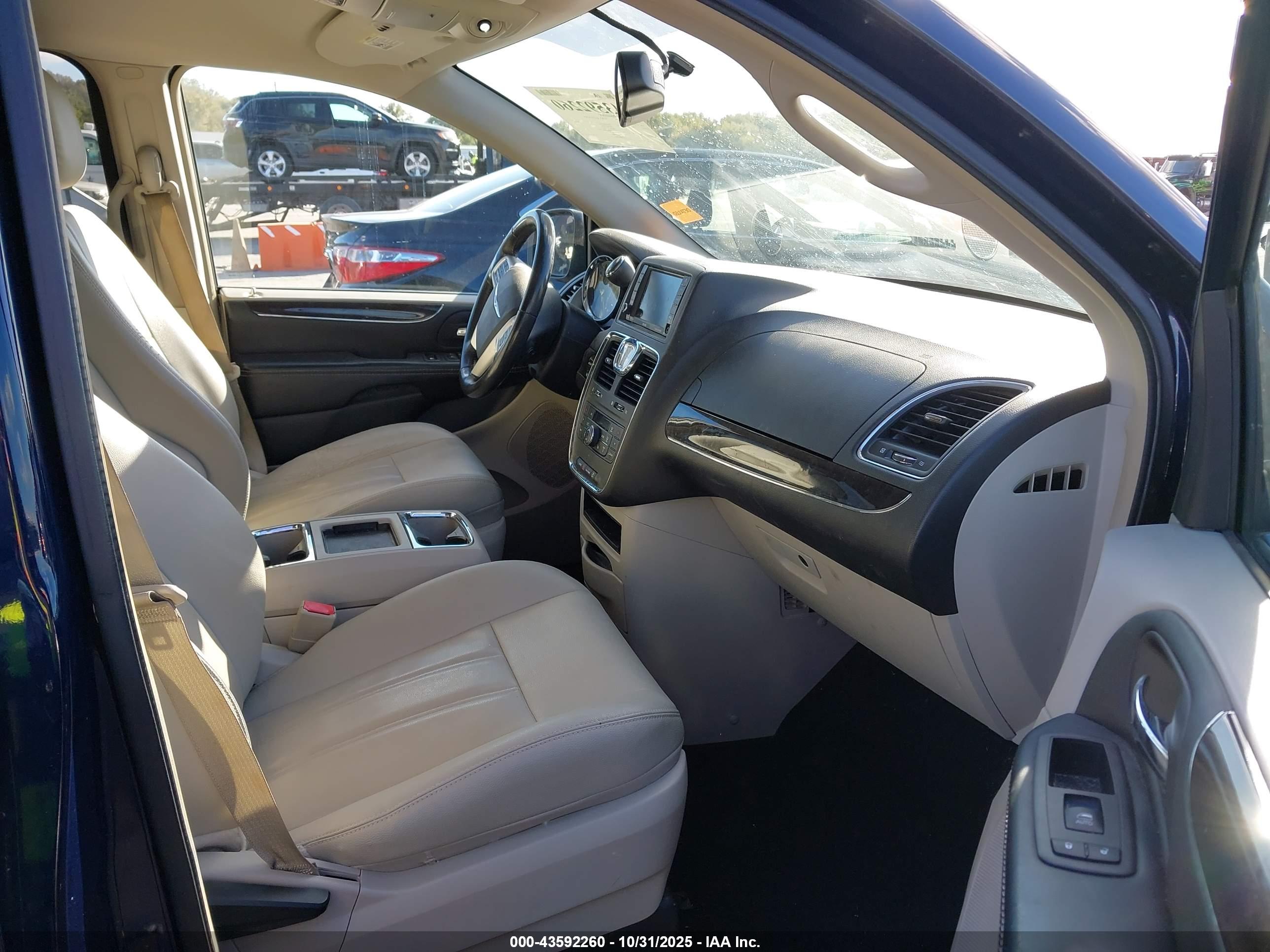 CHRYSLER TOWN image 5