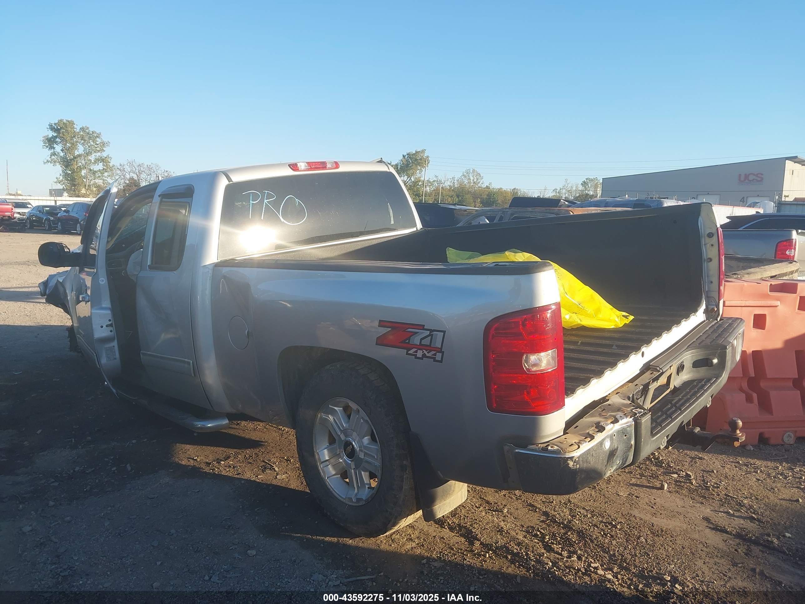 CHEVROLET SILVERADO image 3