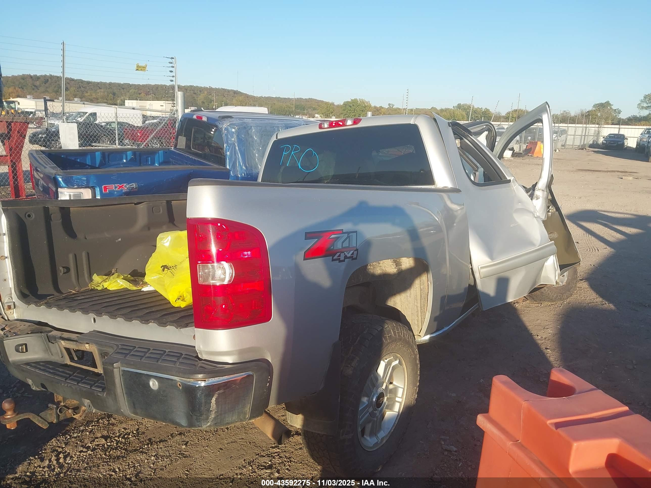 CHEVROLET SILVERADO image 4