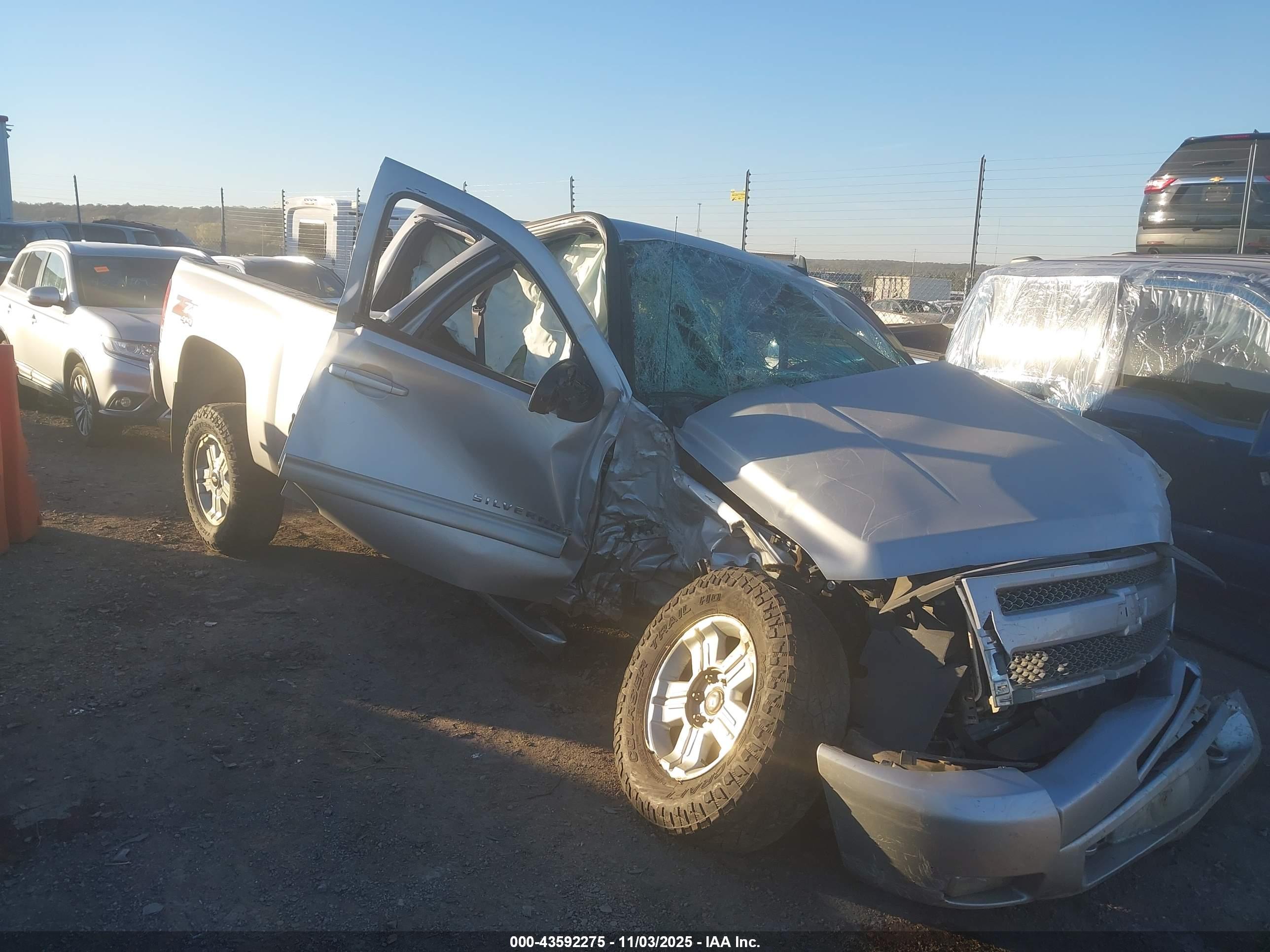 CHEVROLET SILVERADO image 6