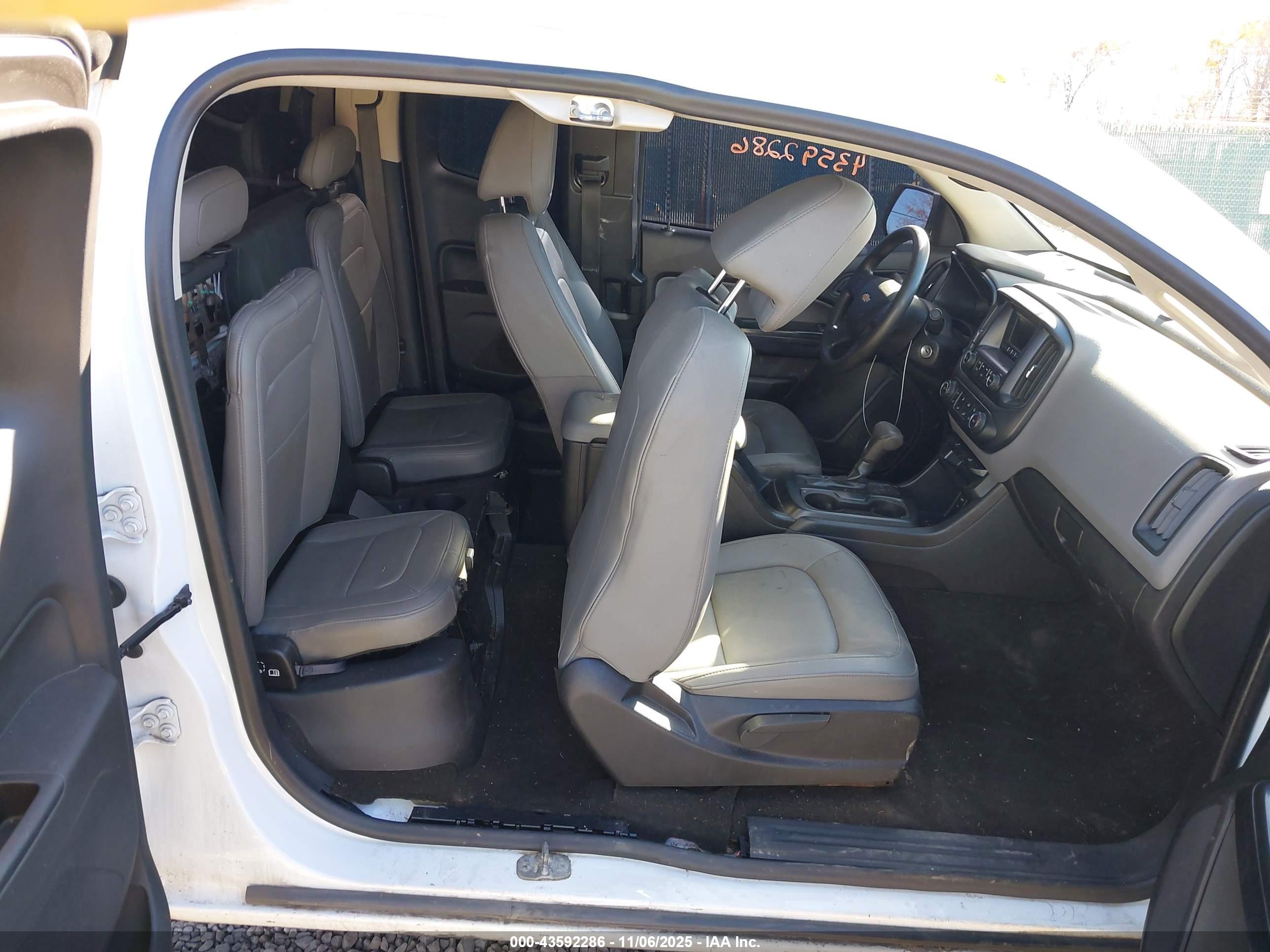 CHEVROLET COLORADO image 8