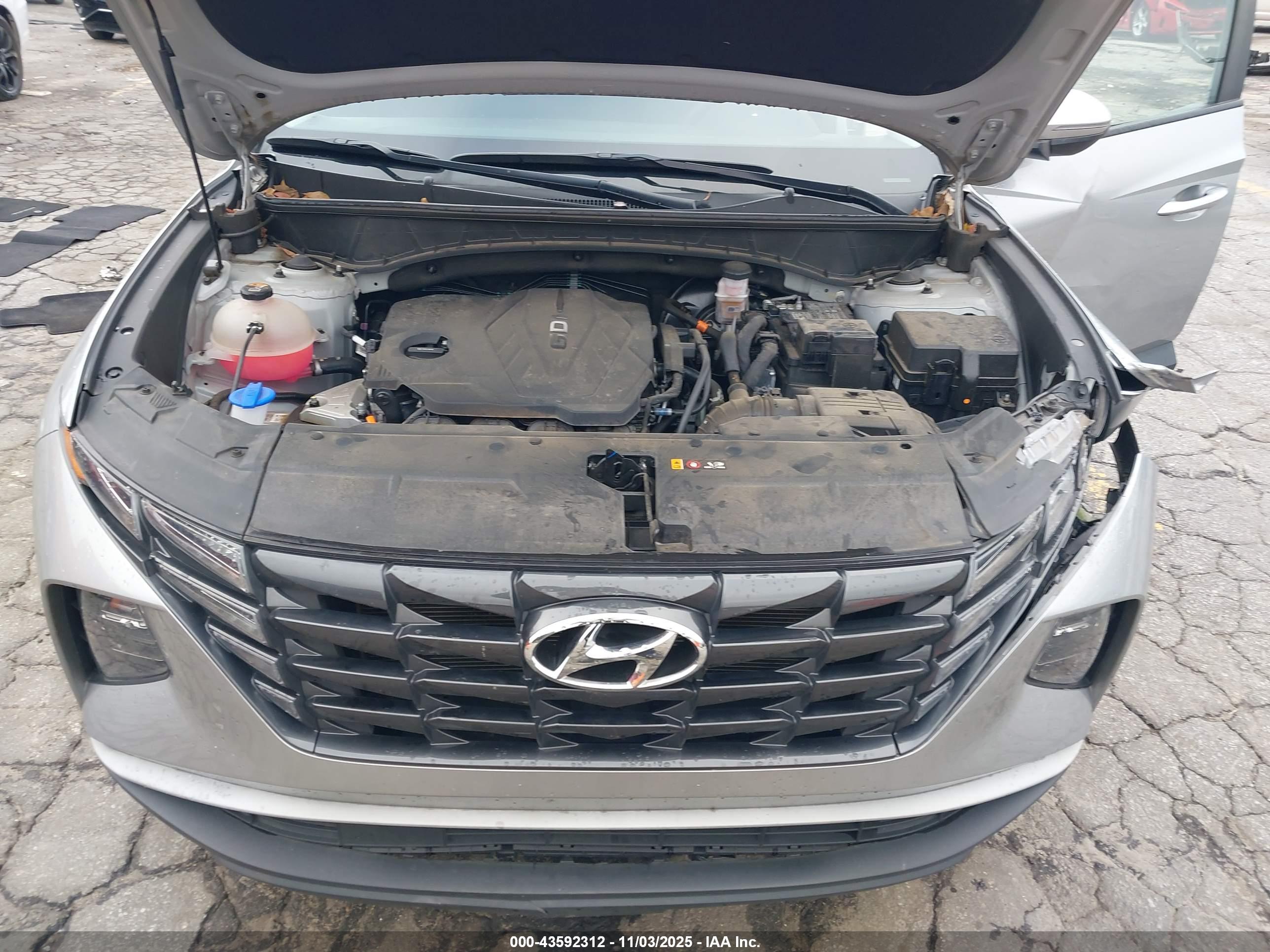 HYUNDAI TUCSON image 10