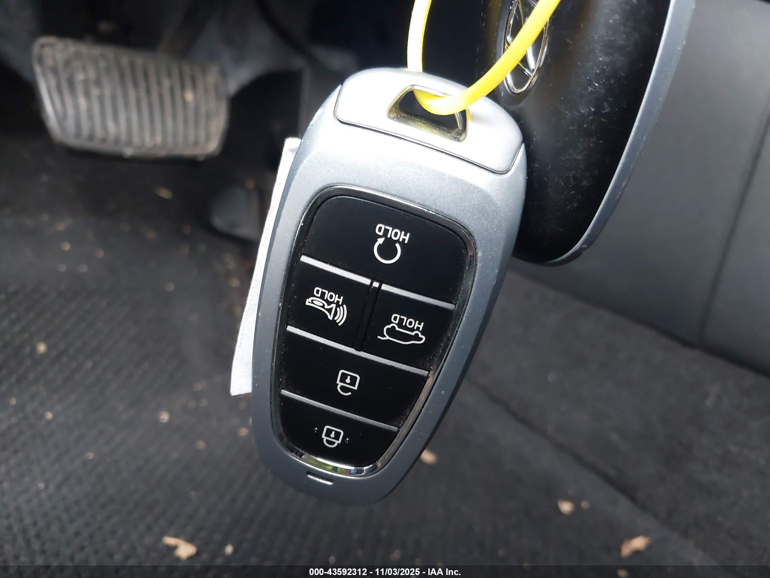 HYUNDAI TUCSON image 11