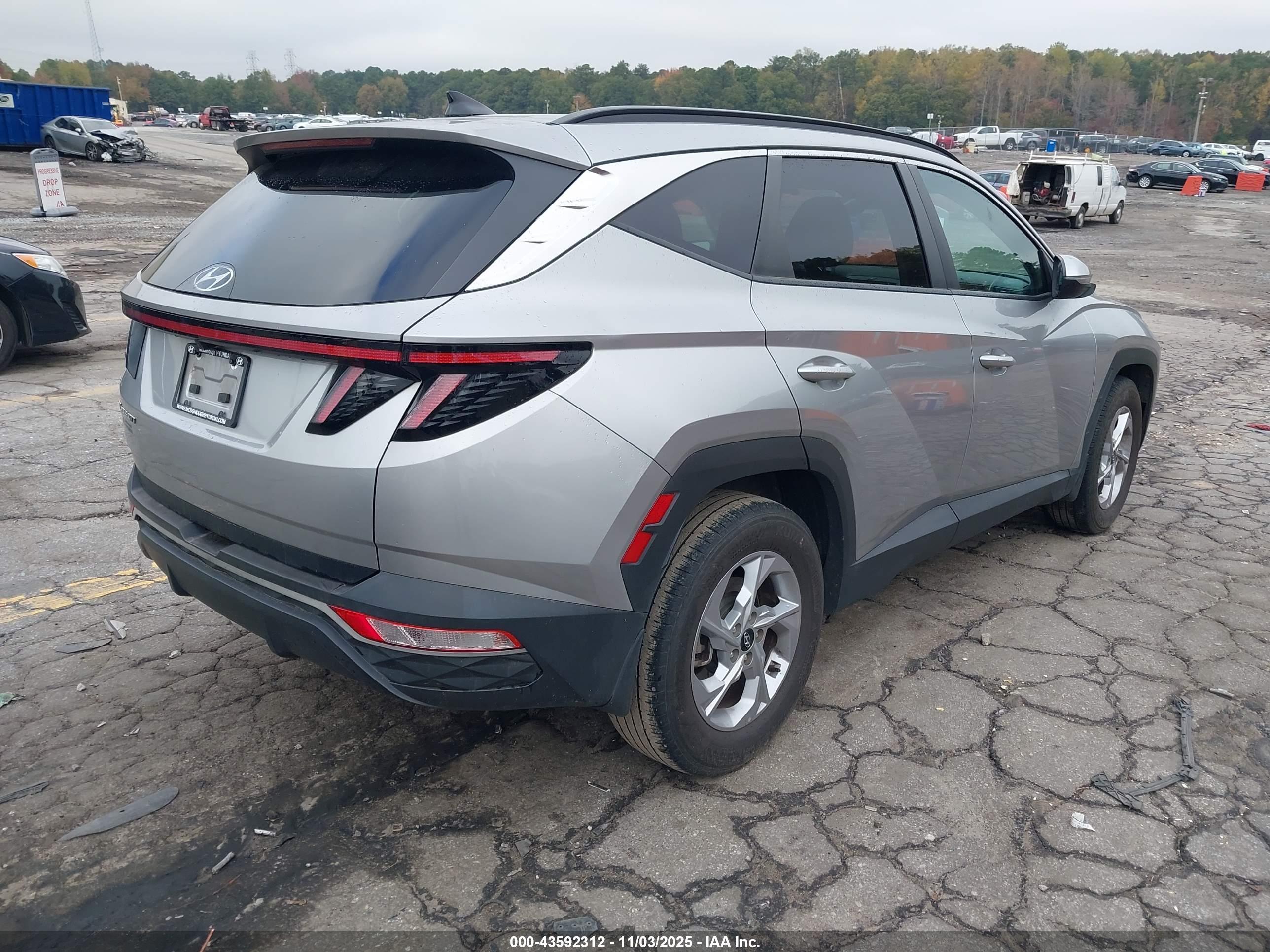 HYUNDAI TUCSON image 4