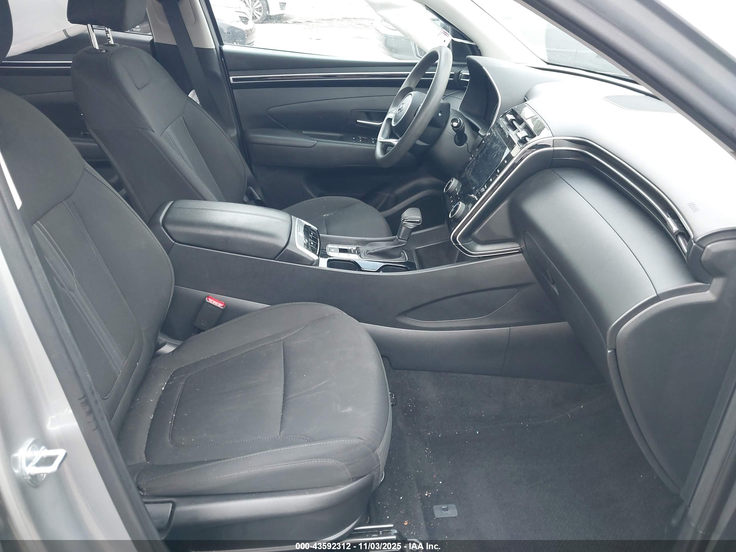 HYUNDAI TUCSON image 5