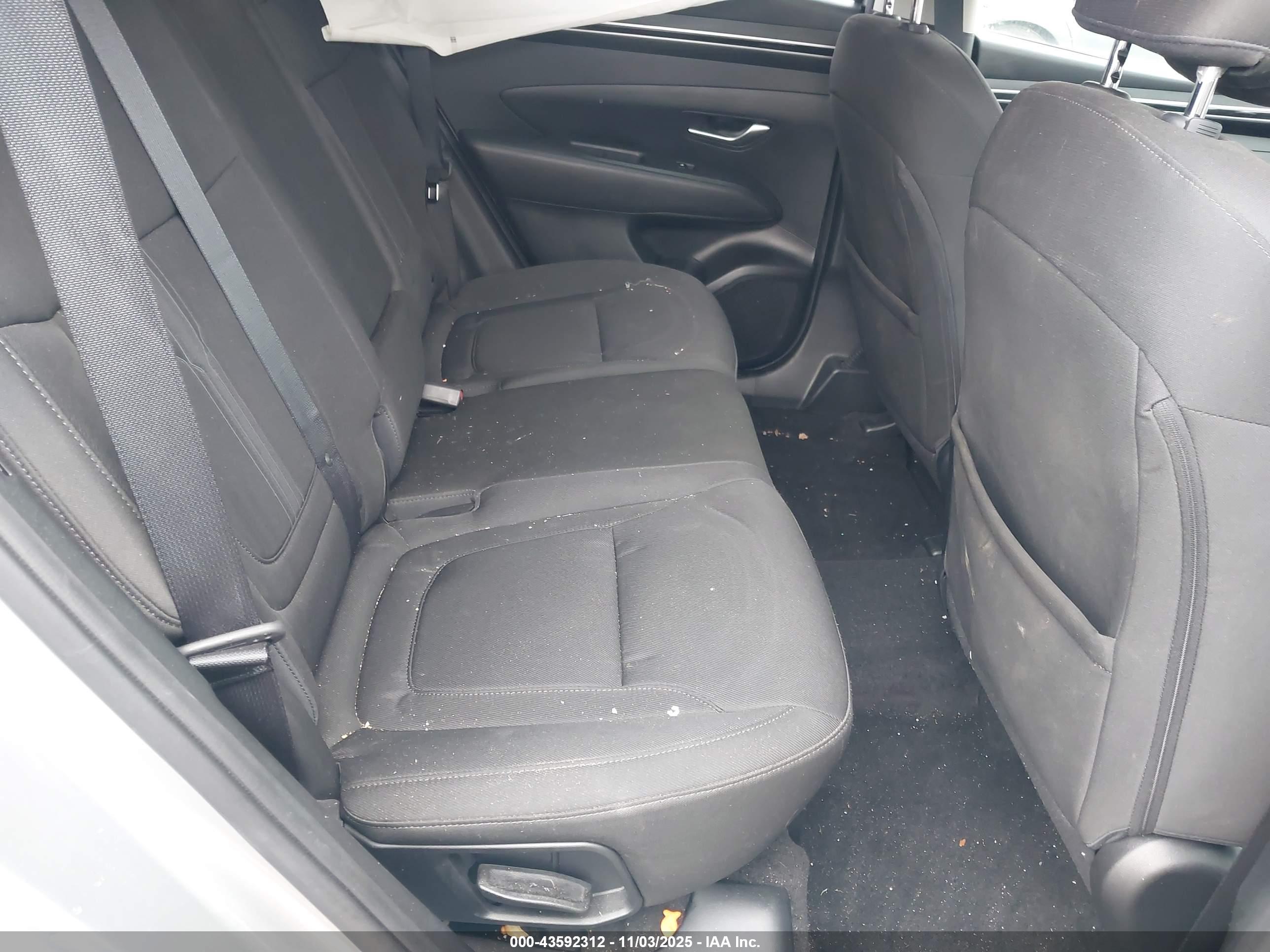 HYUNDAI TUCSON image 8
