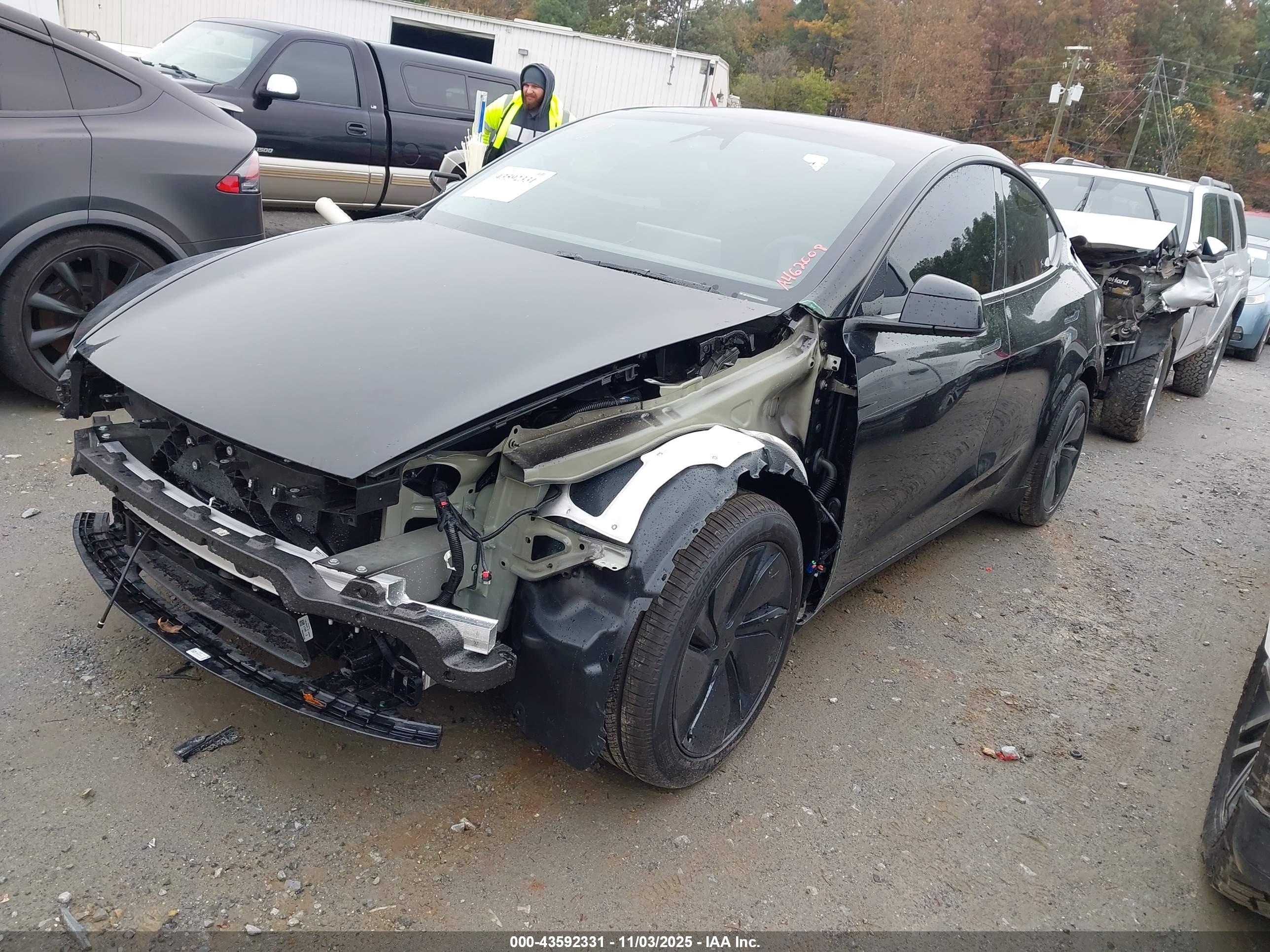TESLA MODEL image 2