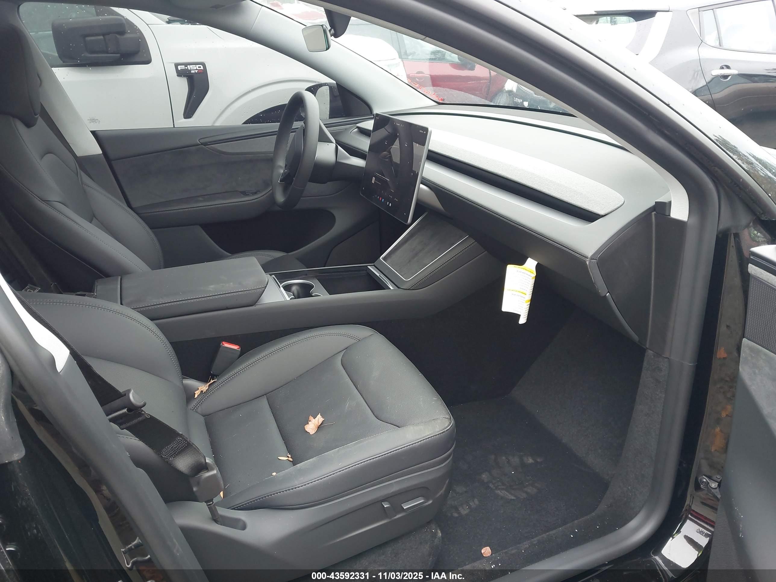 TESLA MODEL image 5