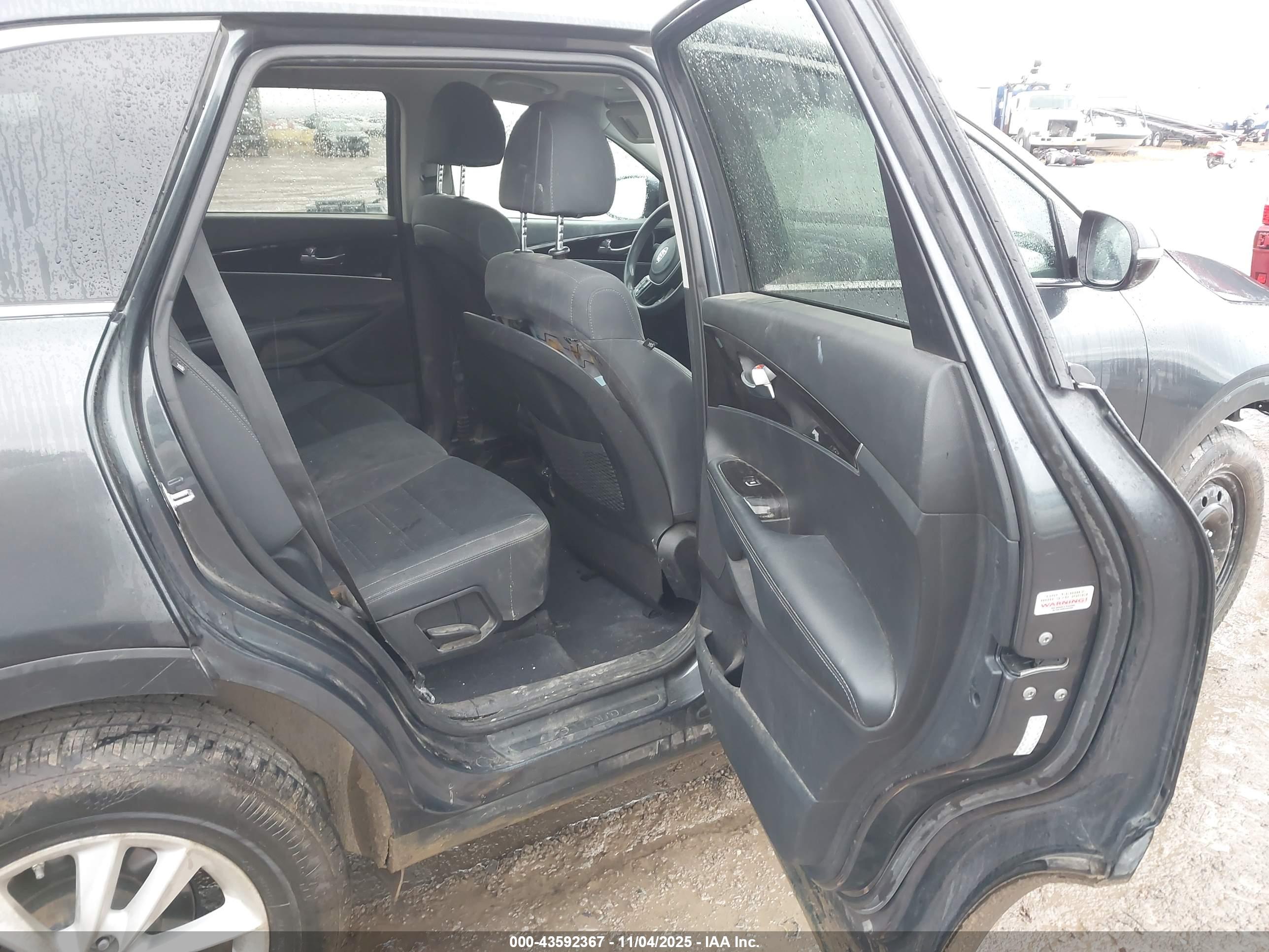 KIA SORENTO image 8