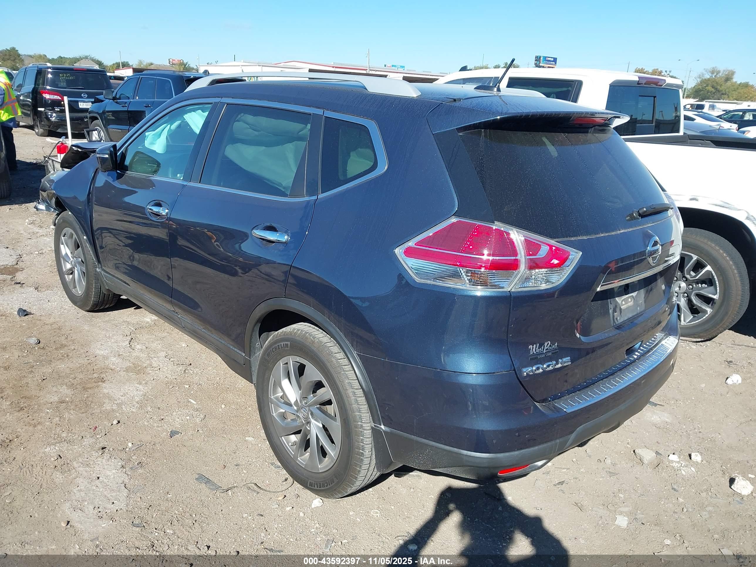 NISSAN ROGUE image 3