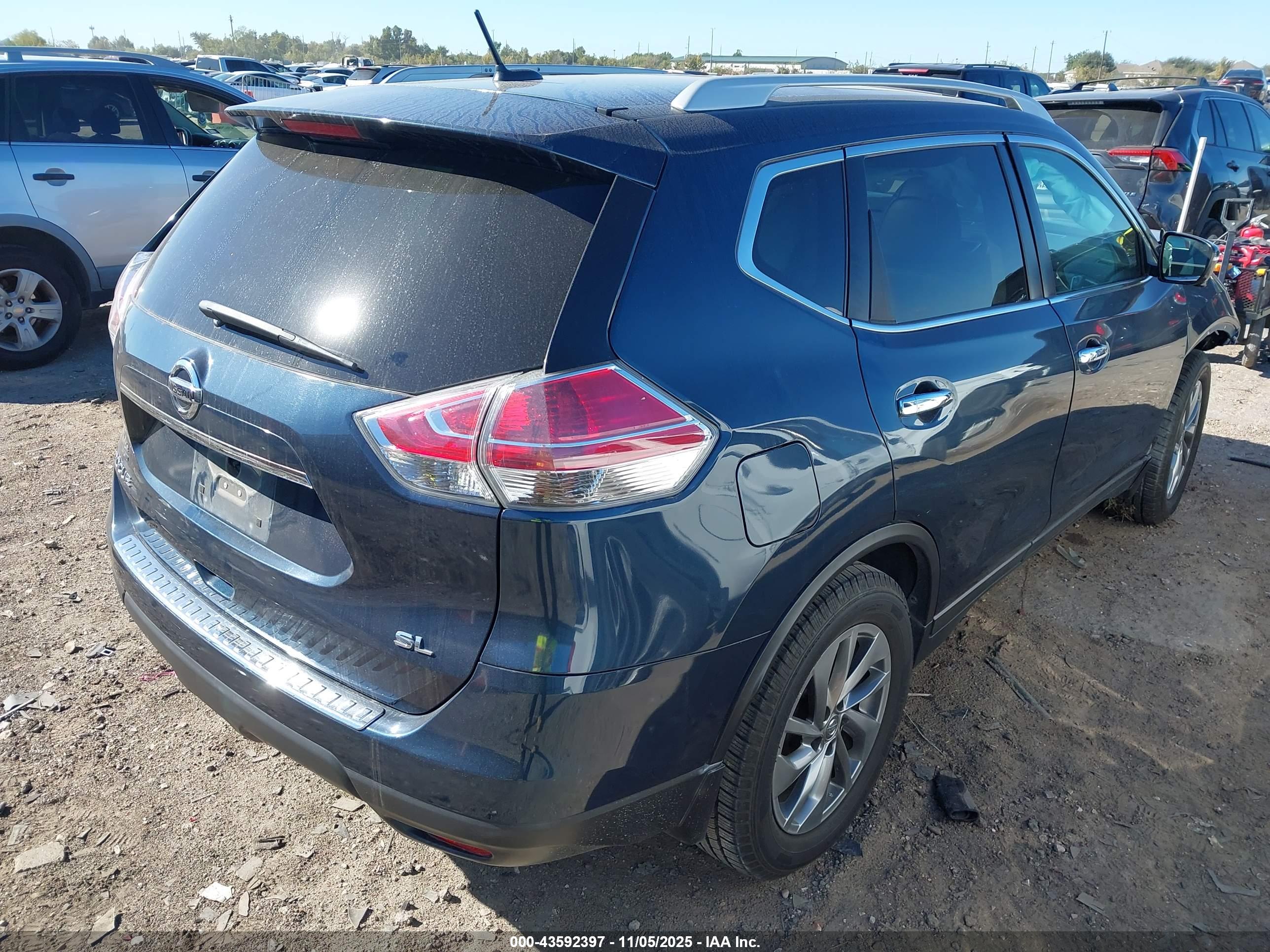 NISSAN ROGUE image 4