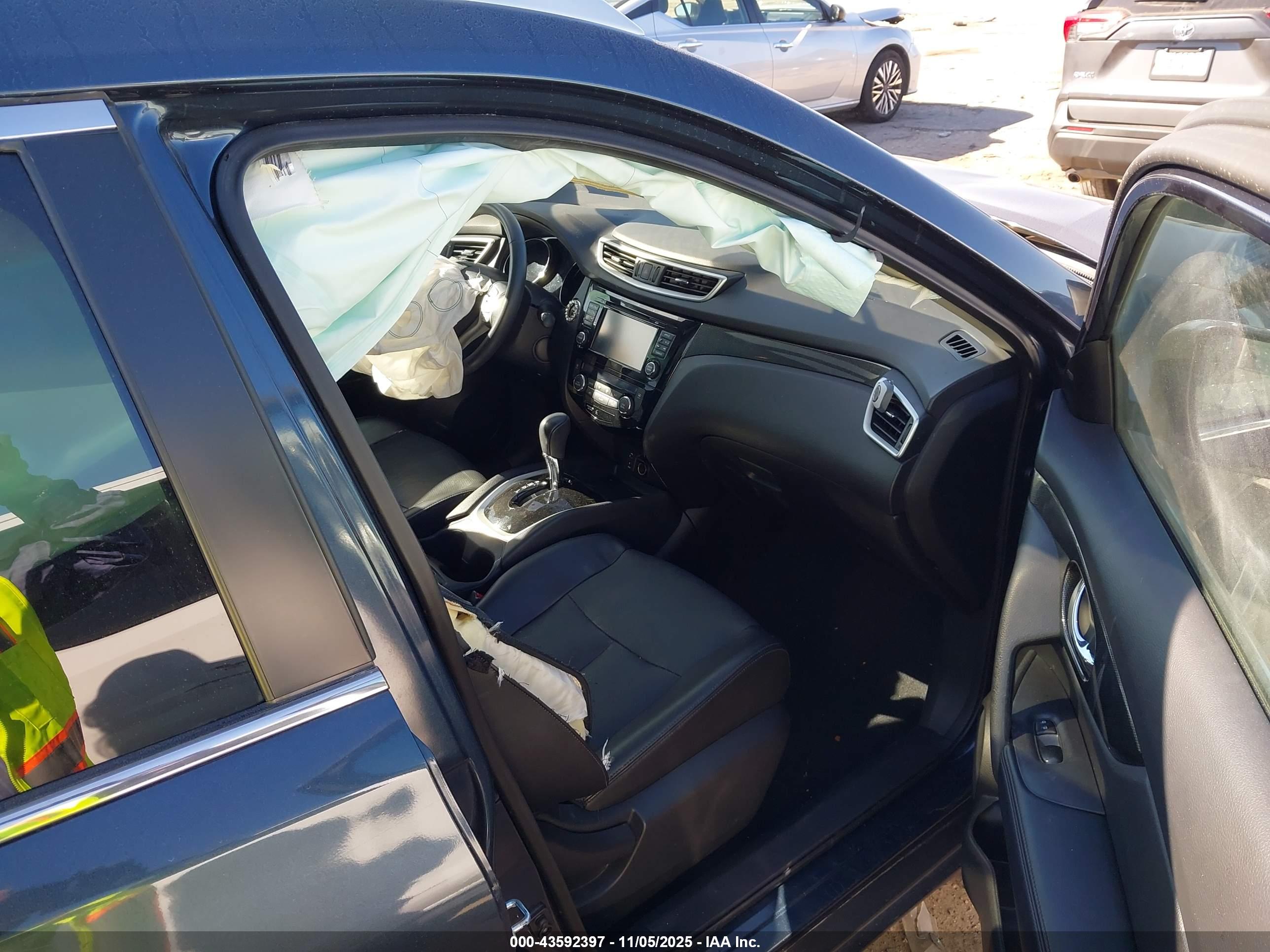 NISSAN ROGUE image 5