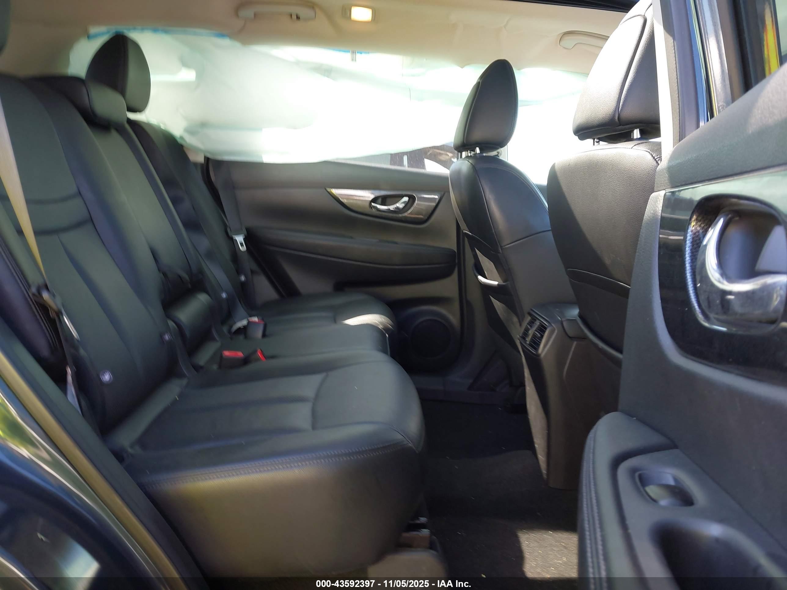 NISSAN ROGUE image 8