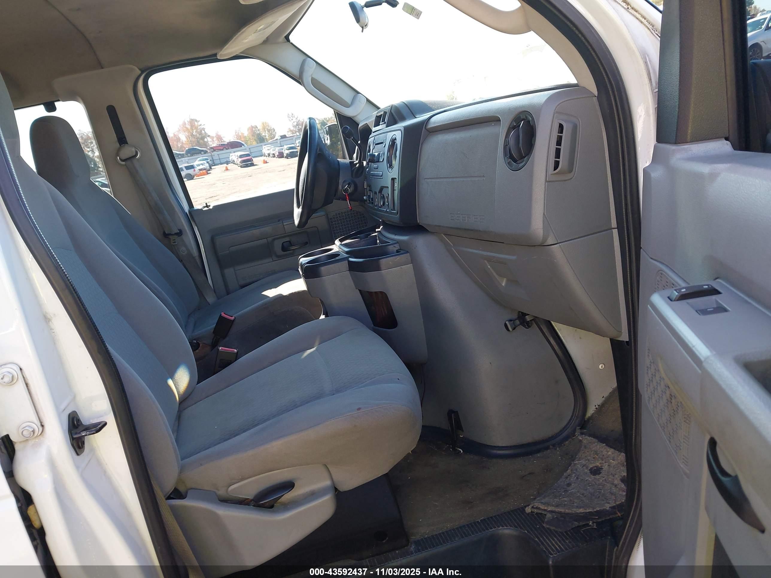 FORD E-350 image 5
