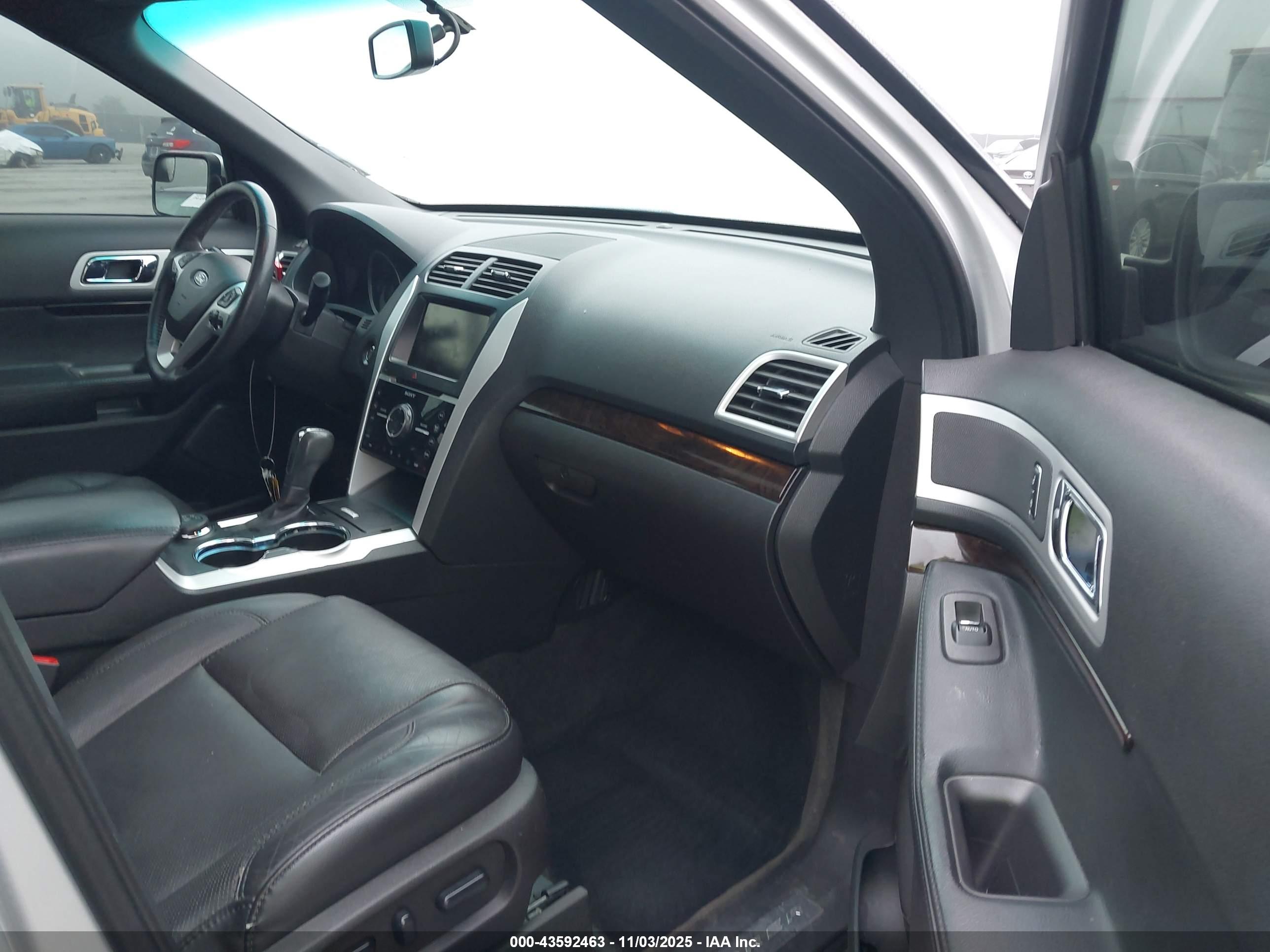 FORD EXPLORER image 5