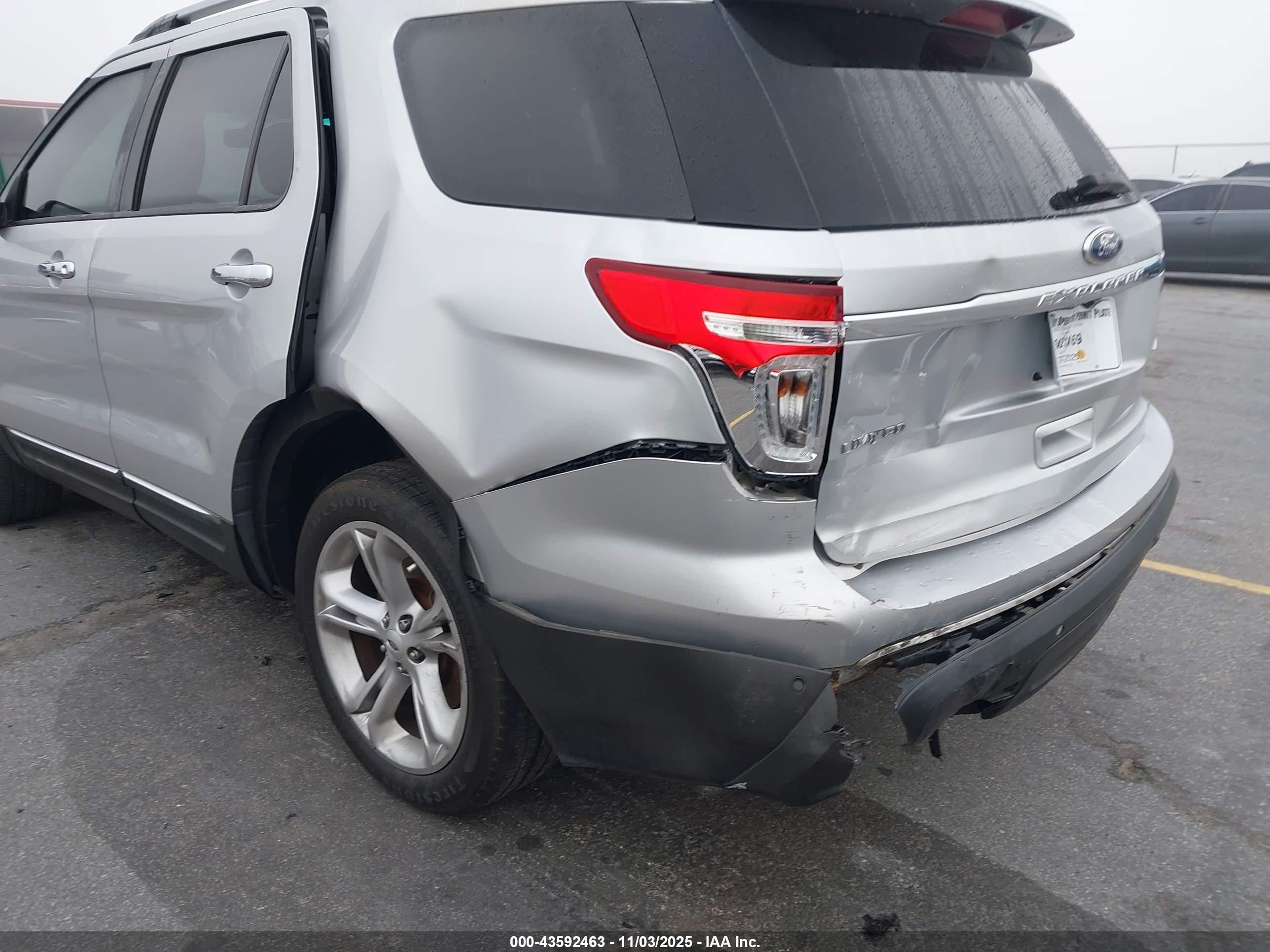 FORD EXPLORER image 6