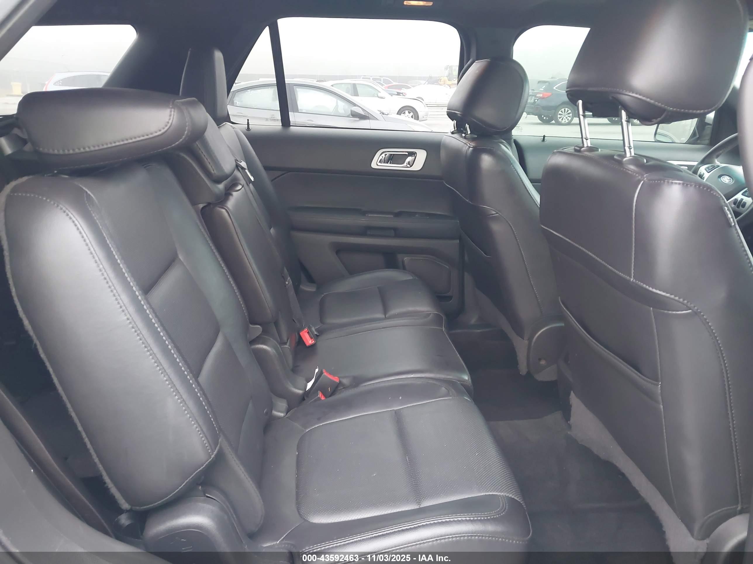 FORD EXPLORER image 8