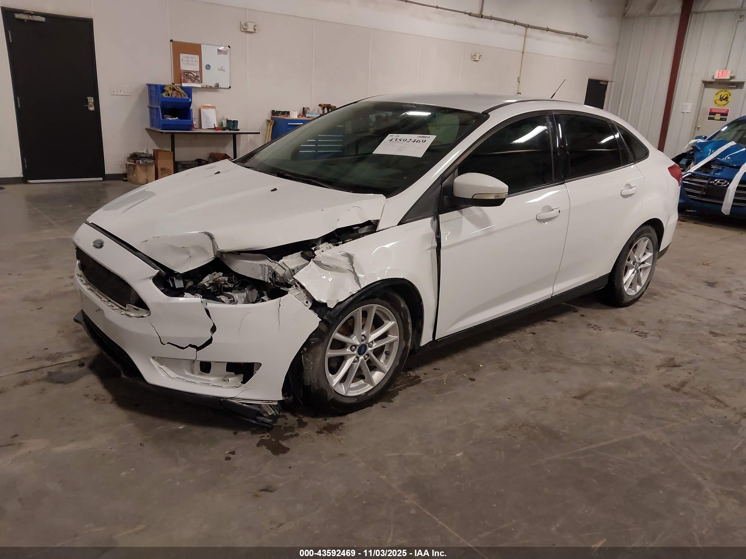 FORD FOCUS image 2