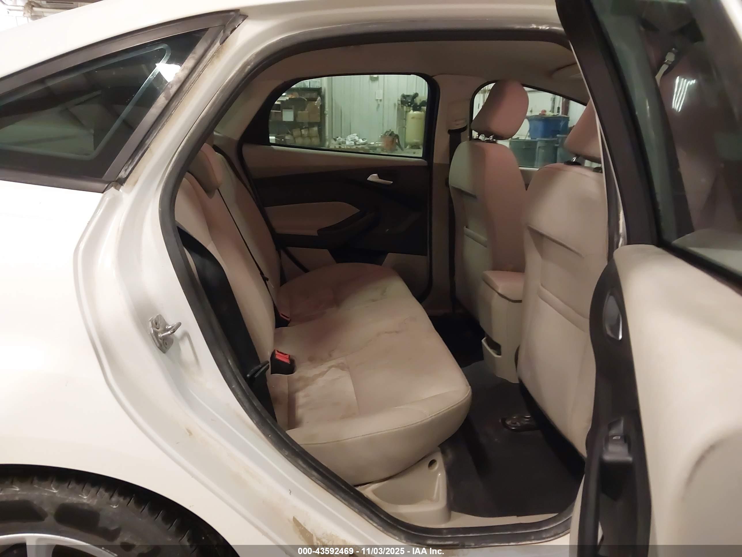 FORD FOCUS image 8