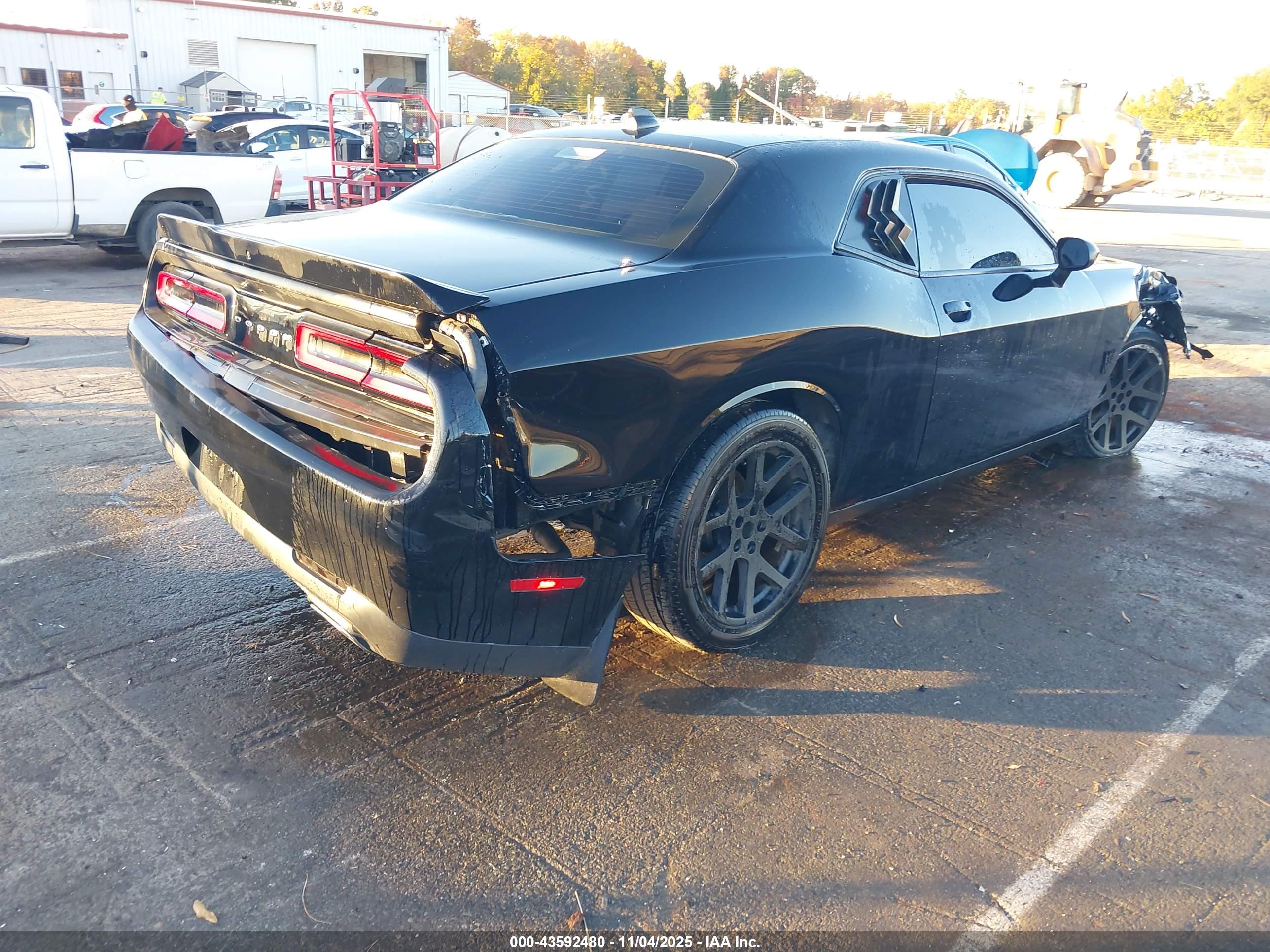 DODGE CHALLENGER image 4