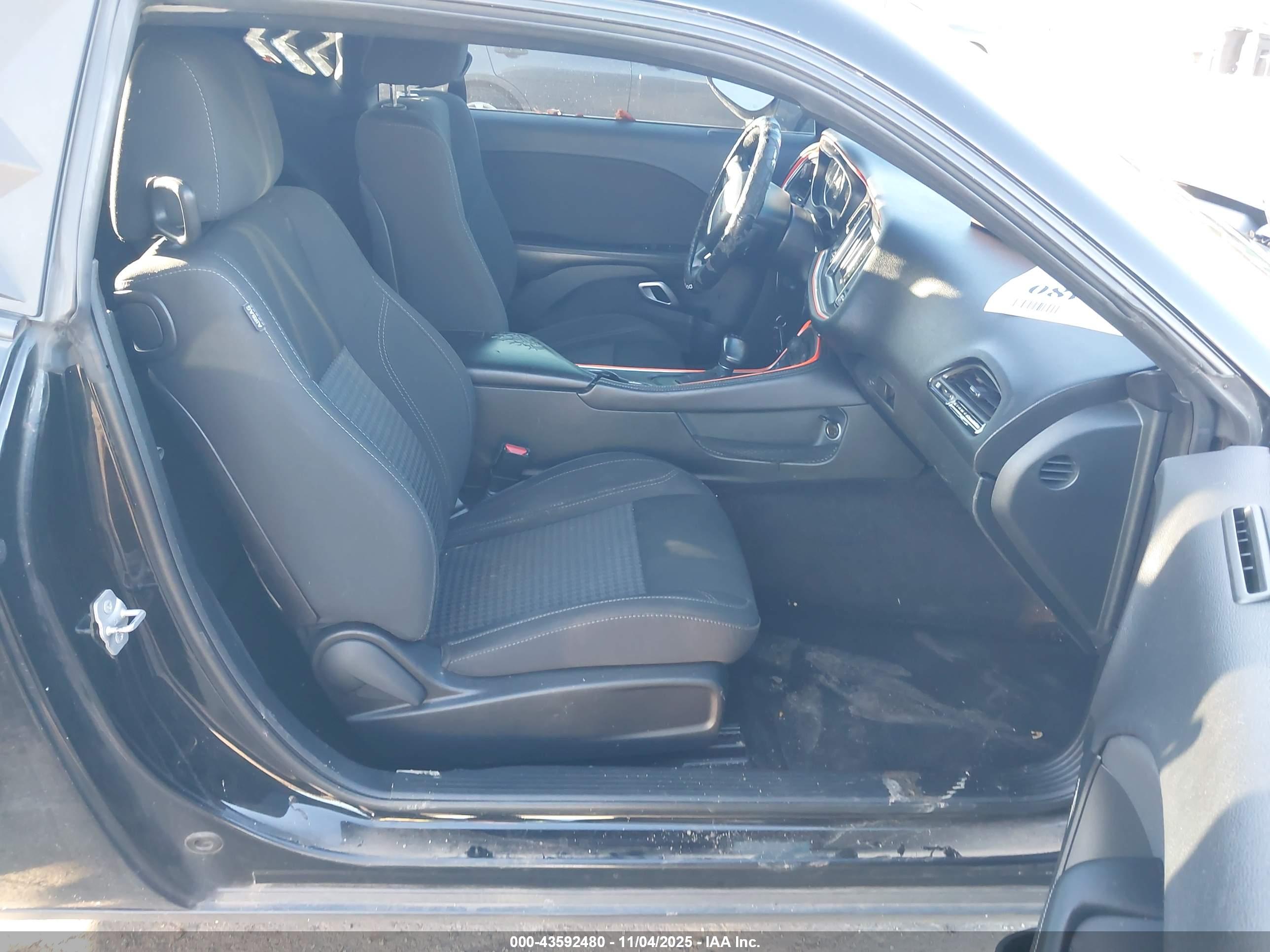 DODGE CHALLENGER image 5