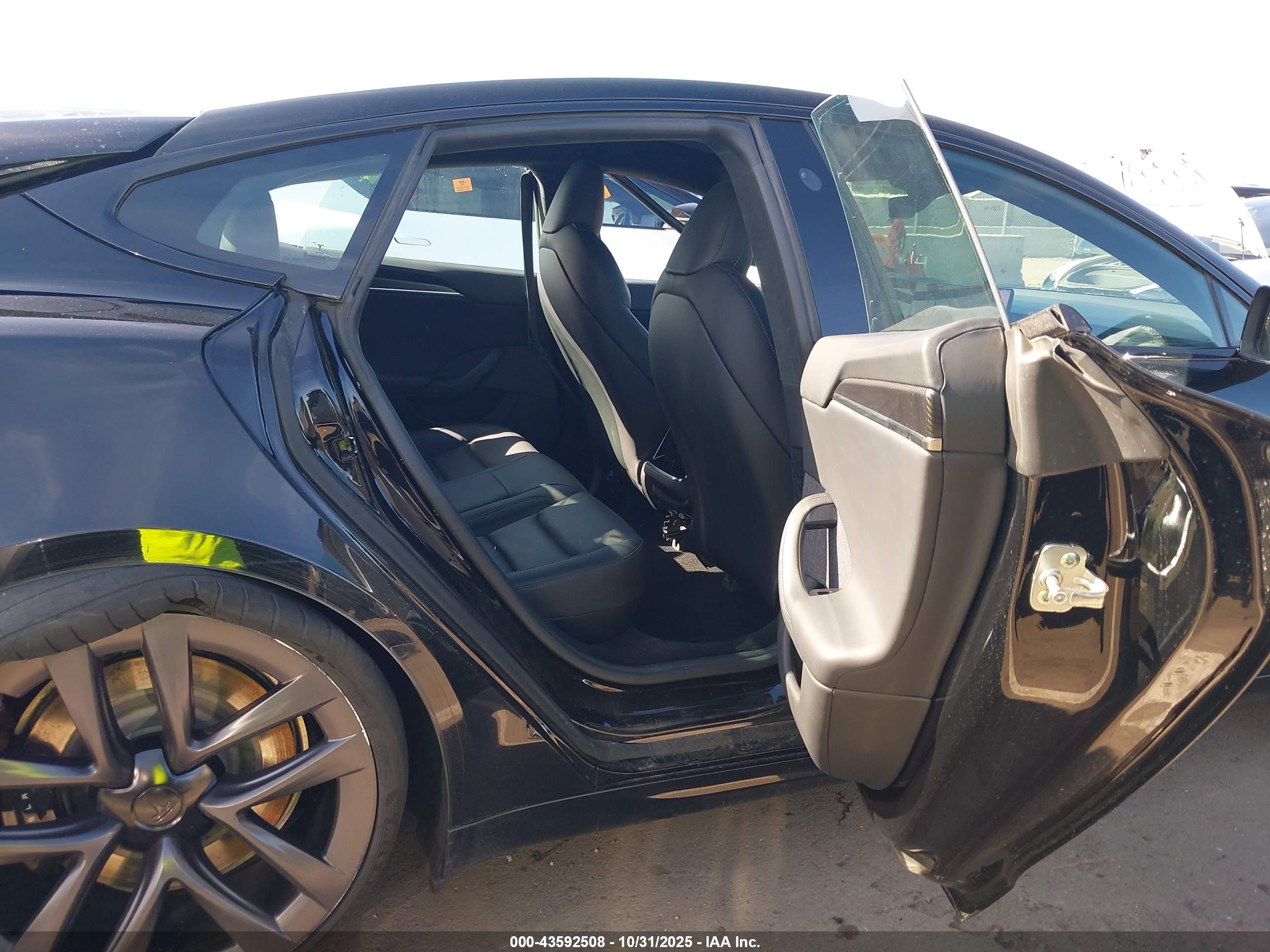 TESLA MODEL image 8