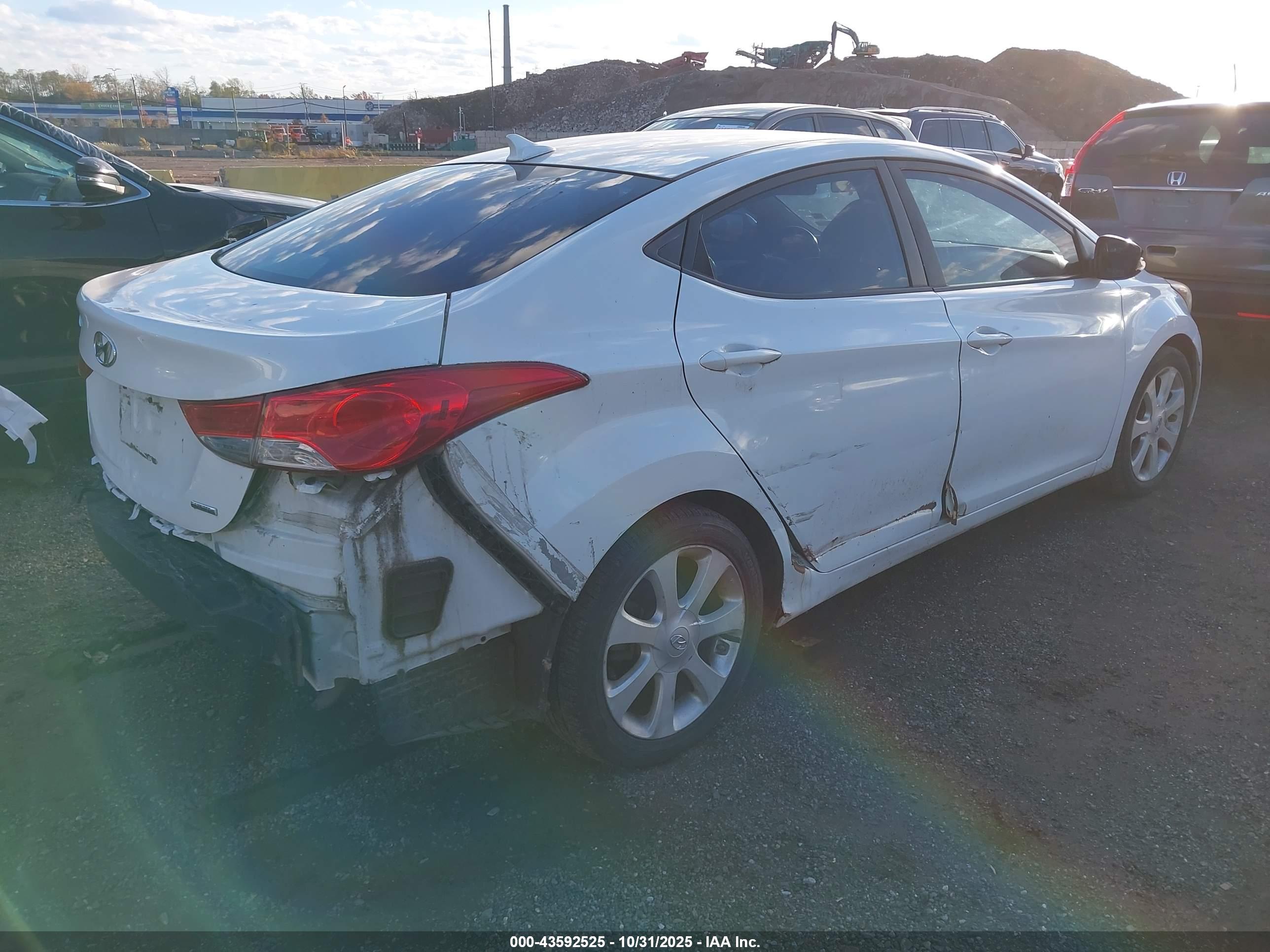 HYUNDAI ELANTRA image 4