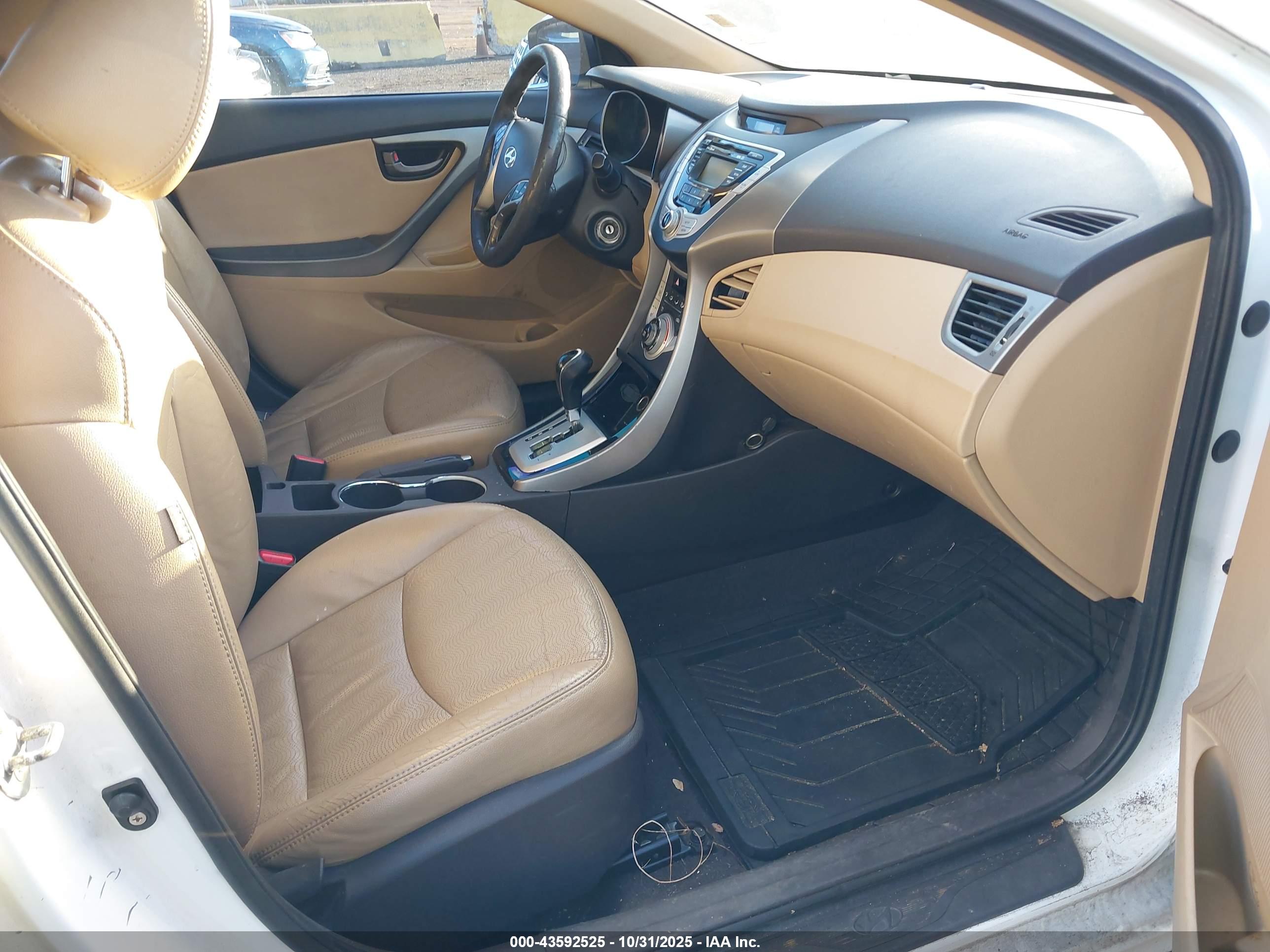 HYUNDAI ELANTRA image 5